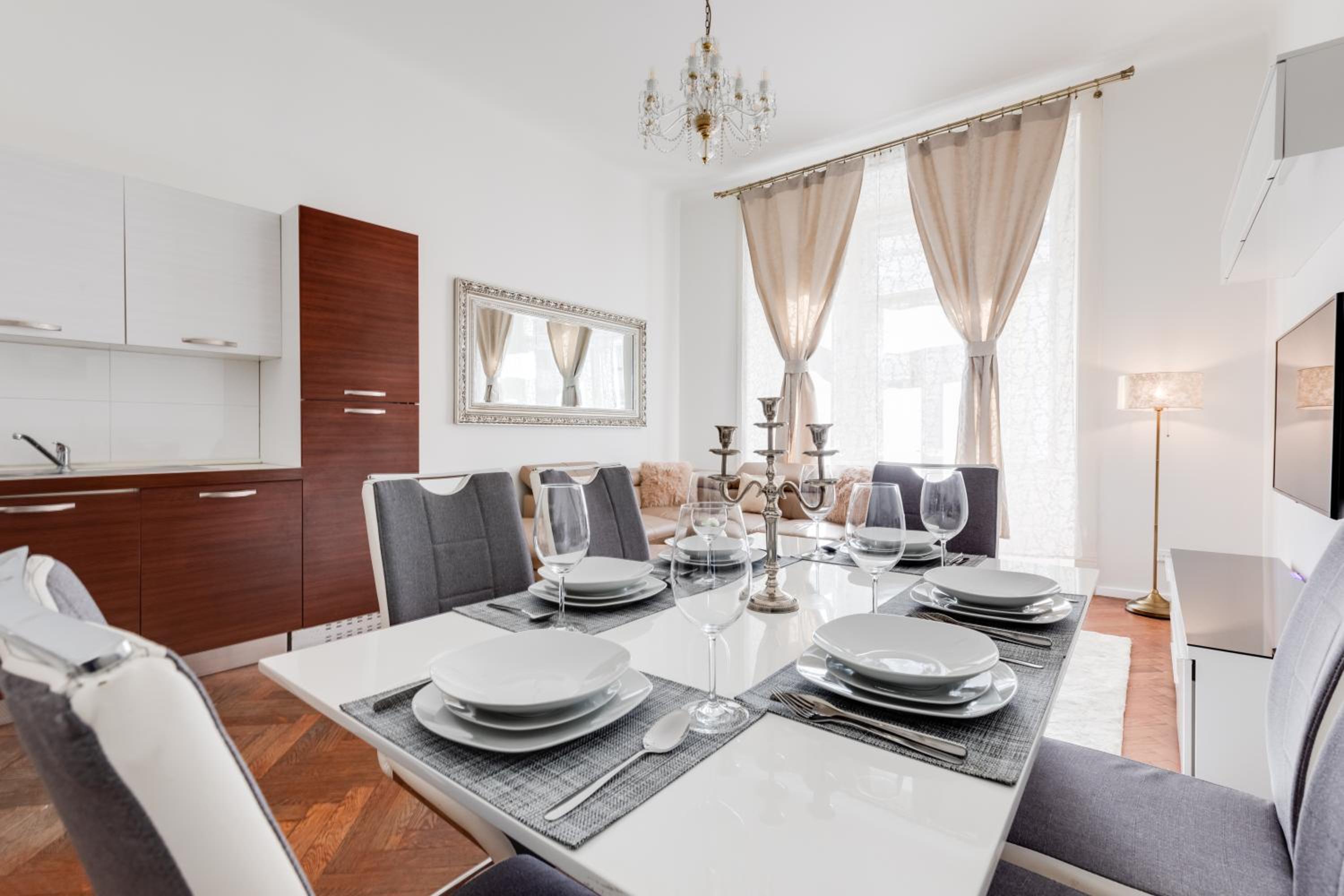 Luxury Riverside Apartments In The Center Of Prague
