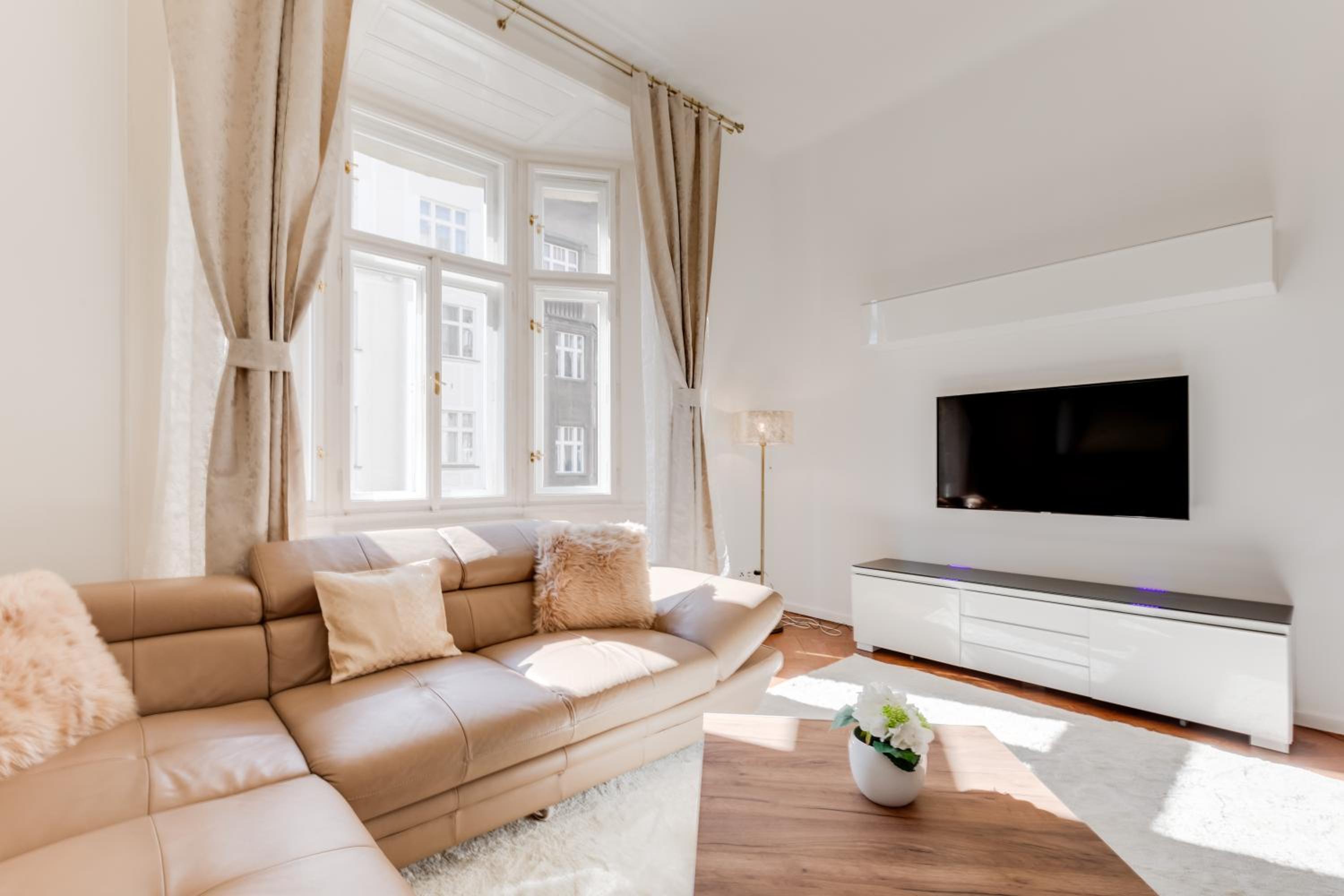 Luxury Riverside Apartments In The Center Of Prague