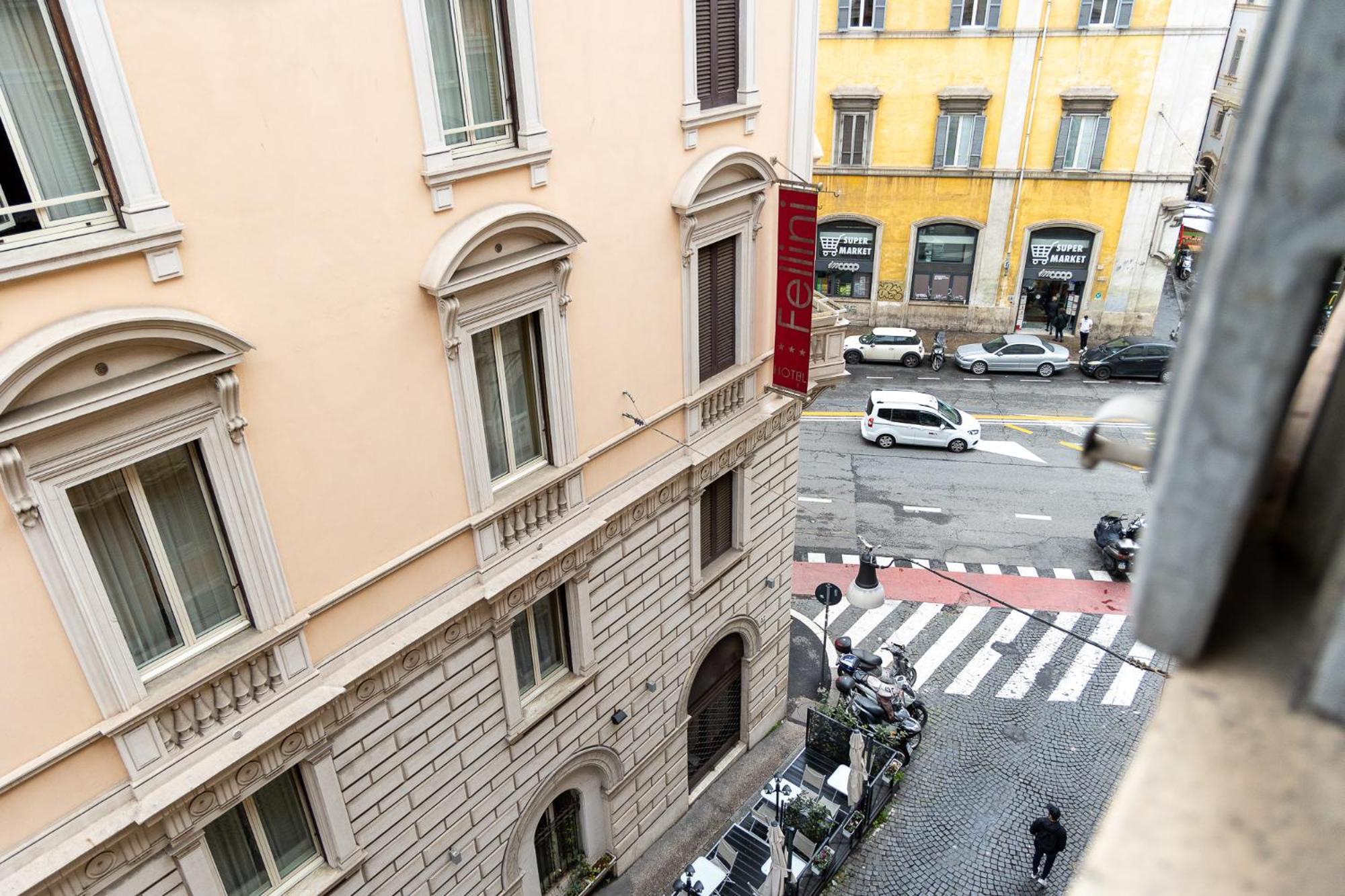 Trevi Rome Central House