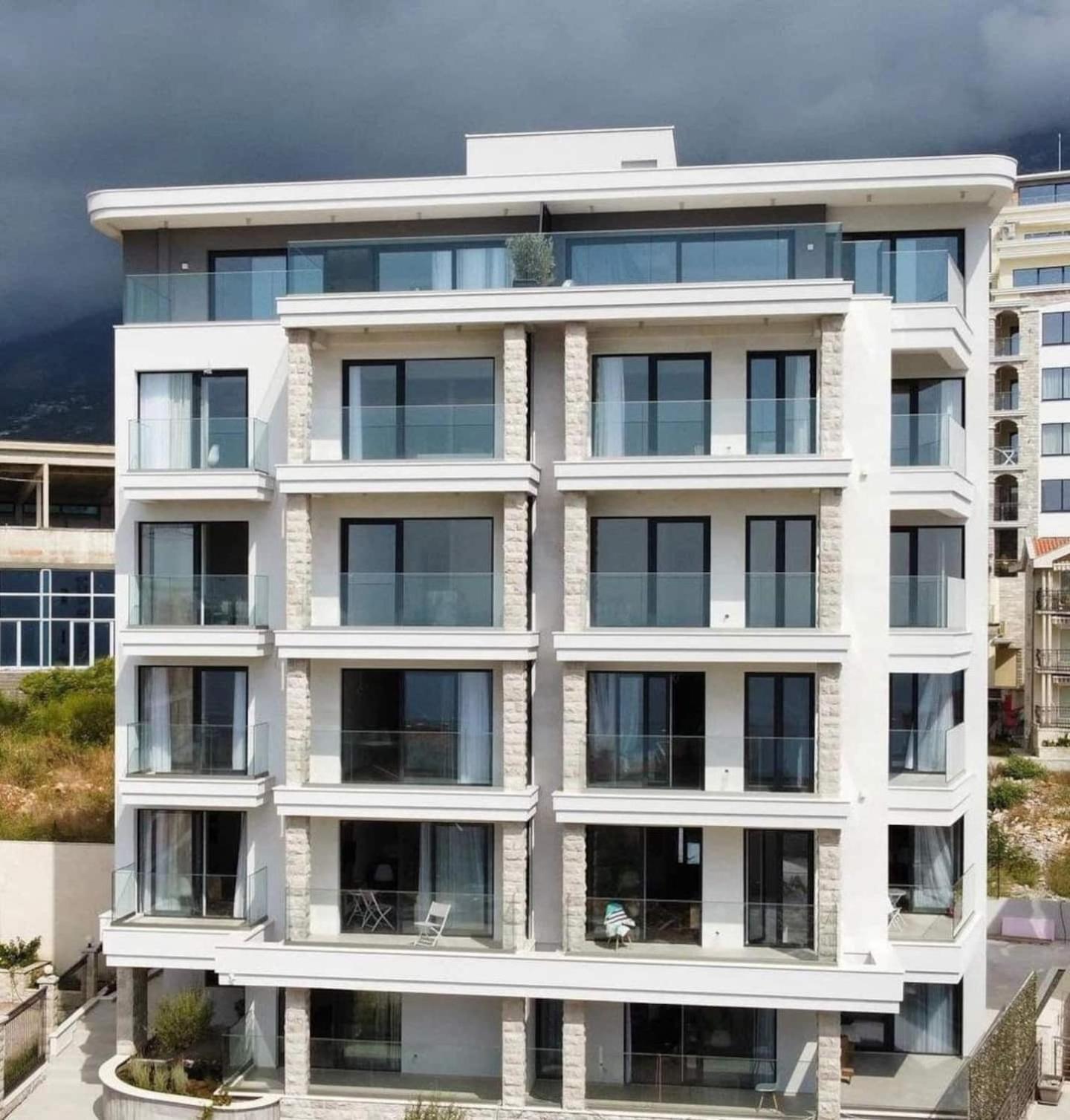 Horizon-Two Bedroom Apartment Partial Sea View Charlene photo 3