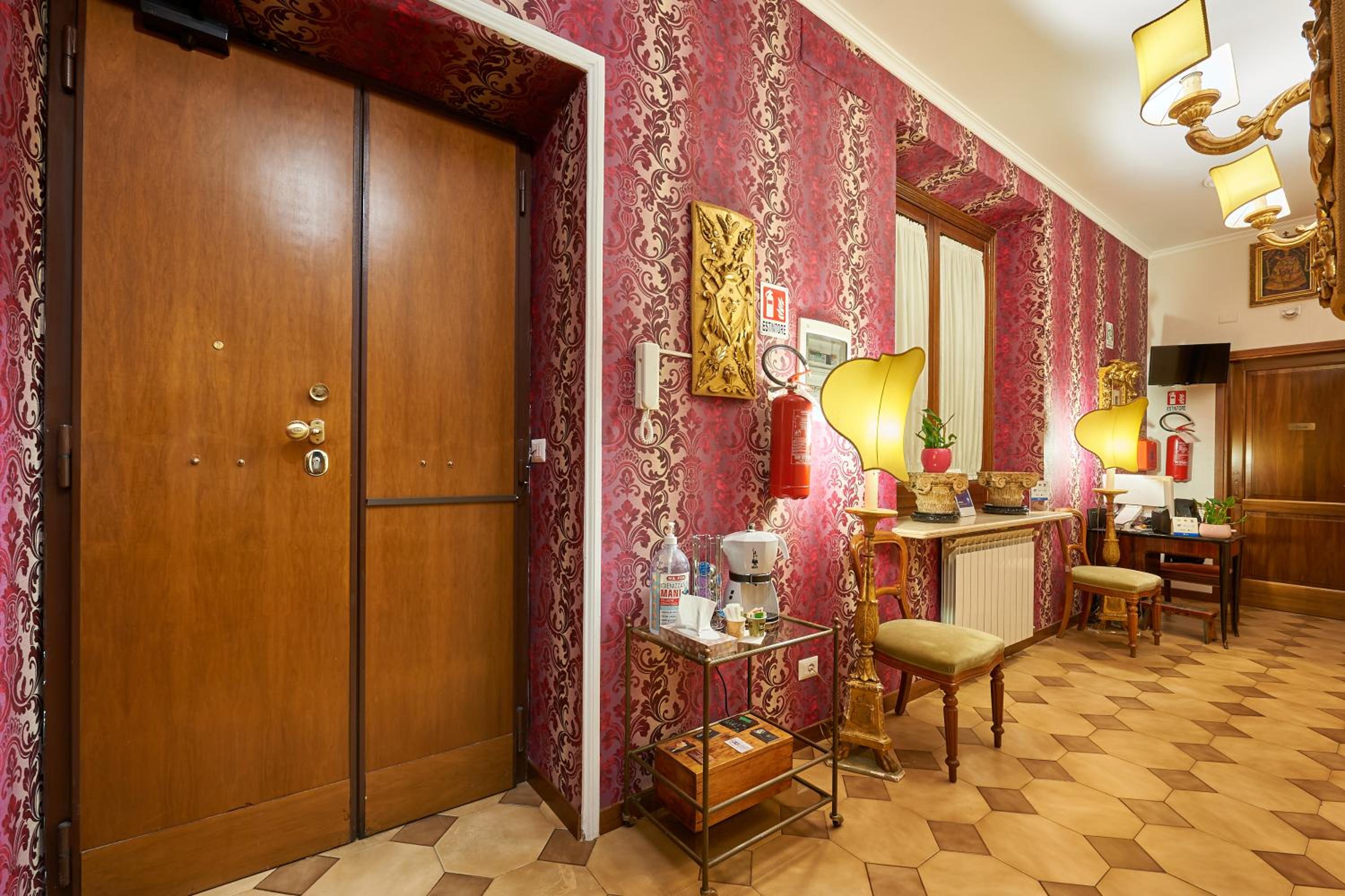 Fabrizio's Rooms