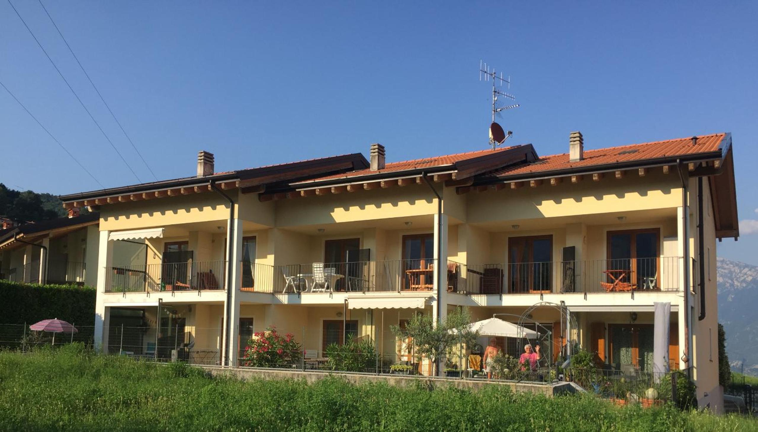 Carlino Appartamento giardino e piscina by Garda Domus Mea view 2