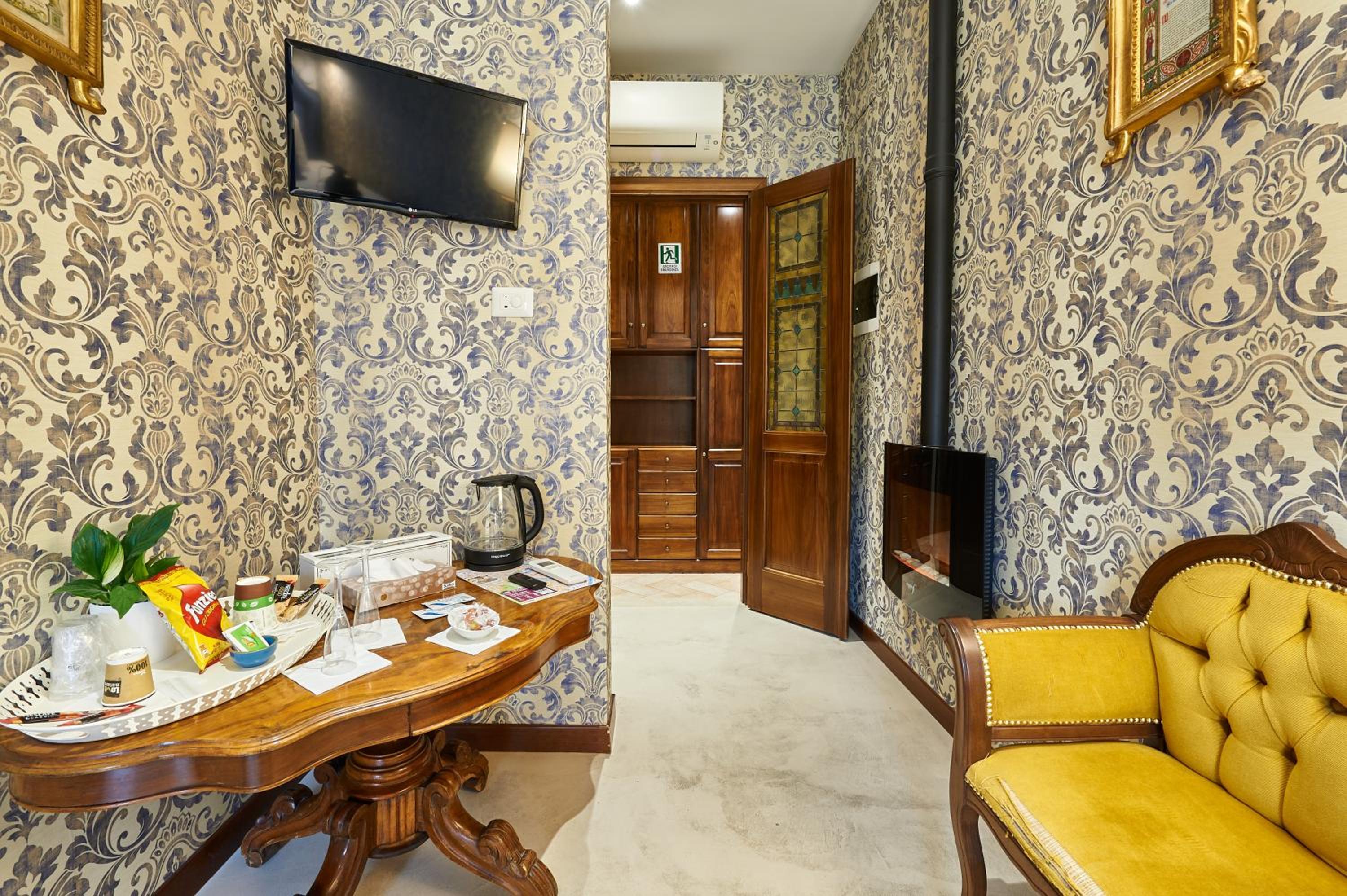 Fabrizio's Rooms
