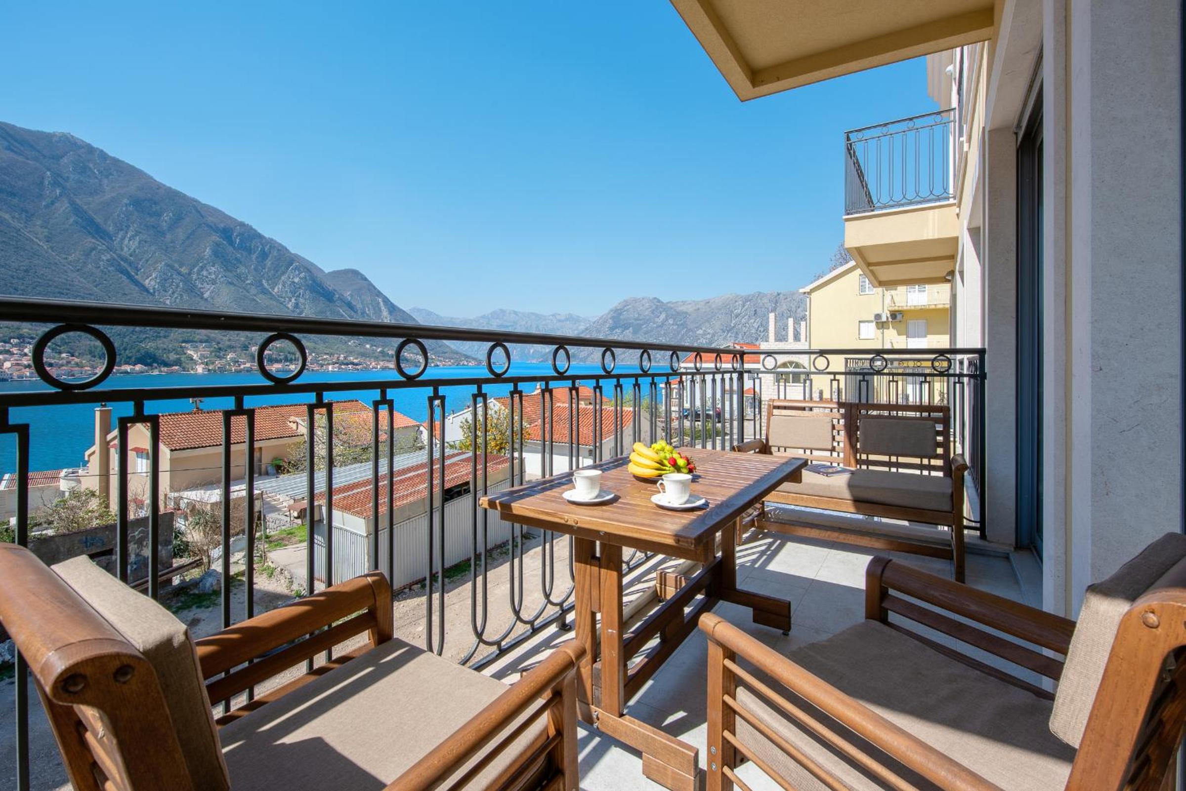 2MONTENEGRO LIMETA APARTMENTS with pool view 4