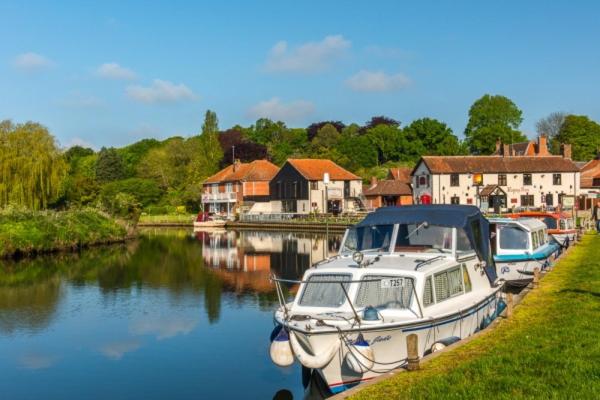 Stylish 2 bed apartment next to the Norfolk Broads view 2