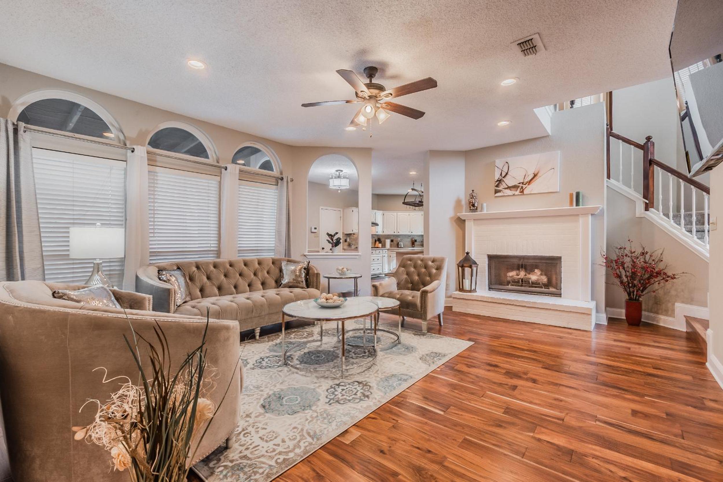 * *ASTOUNDING HOUSE **Perfect for Family and friends , Pool , Hot Tub, & GAME ROOM view 5