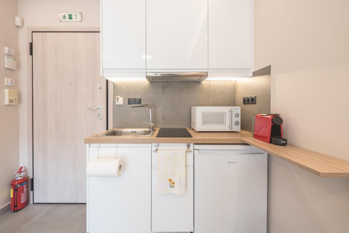 ✰Bright, Renovated, Spacious and Cozy Studio✰