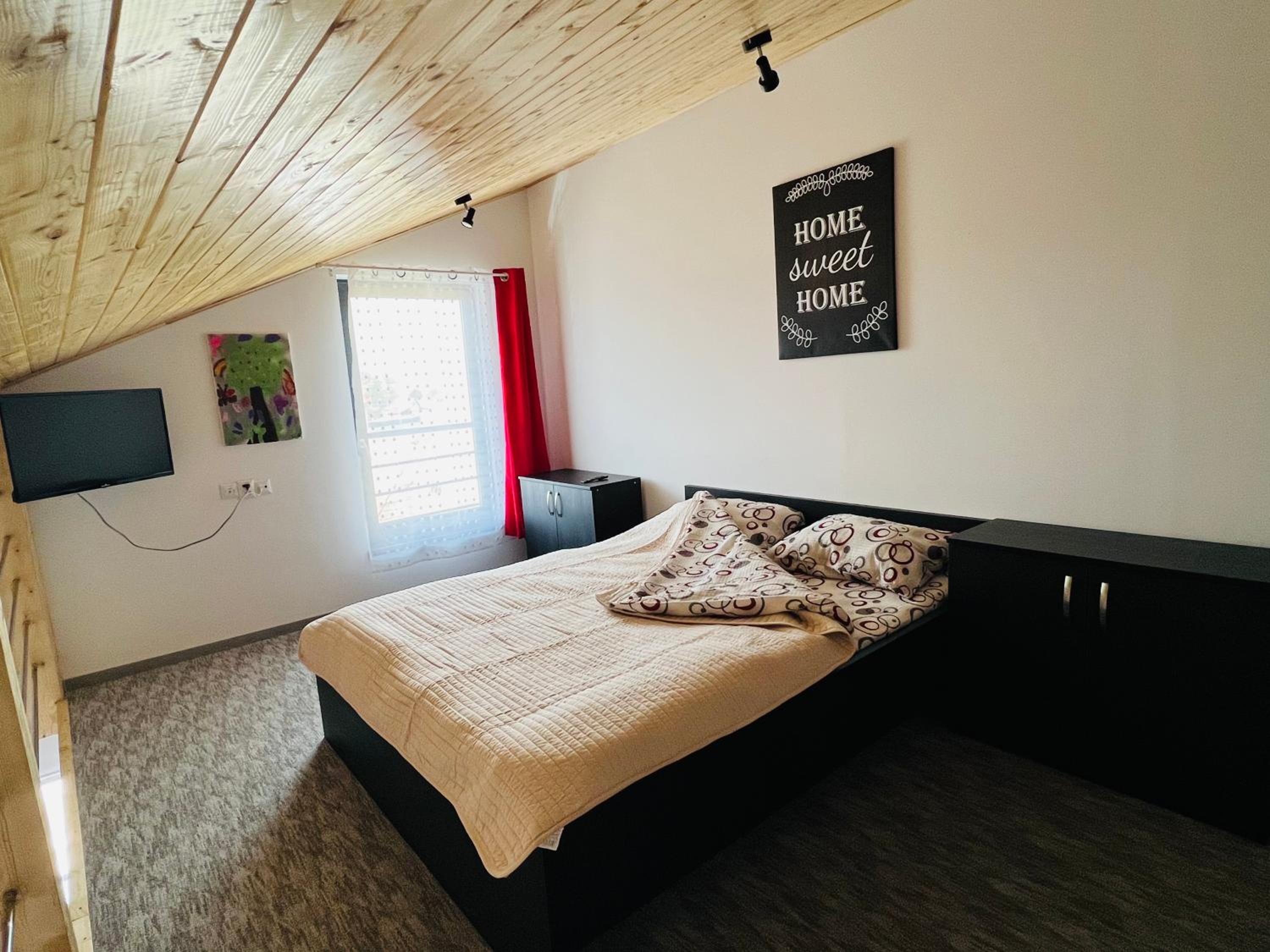 Reny's Studio Apartments -Hiperbara view 4