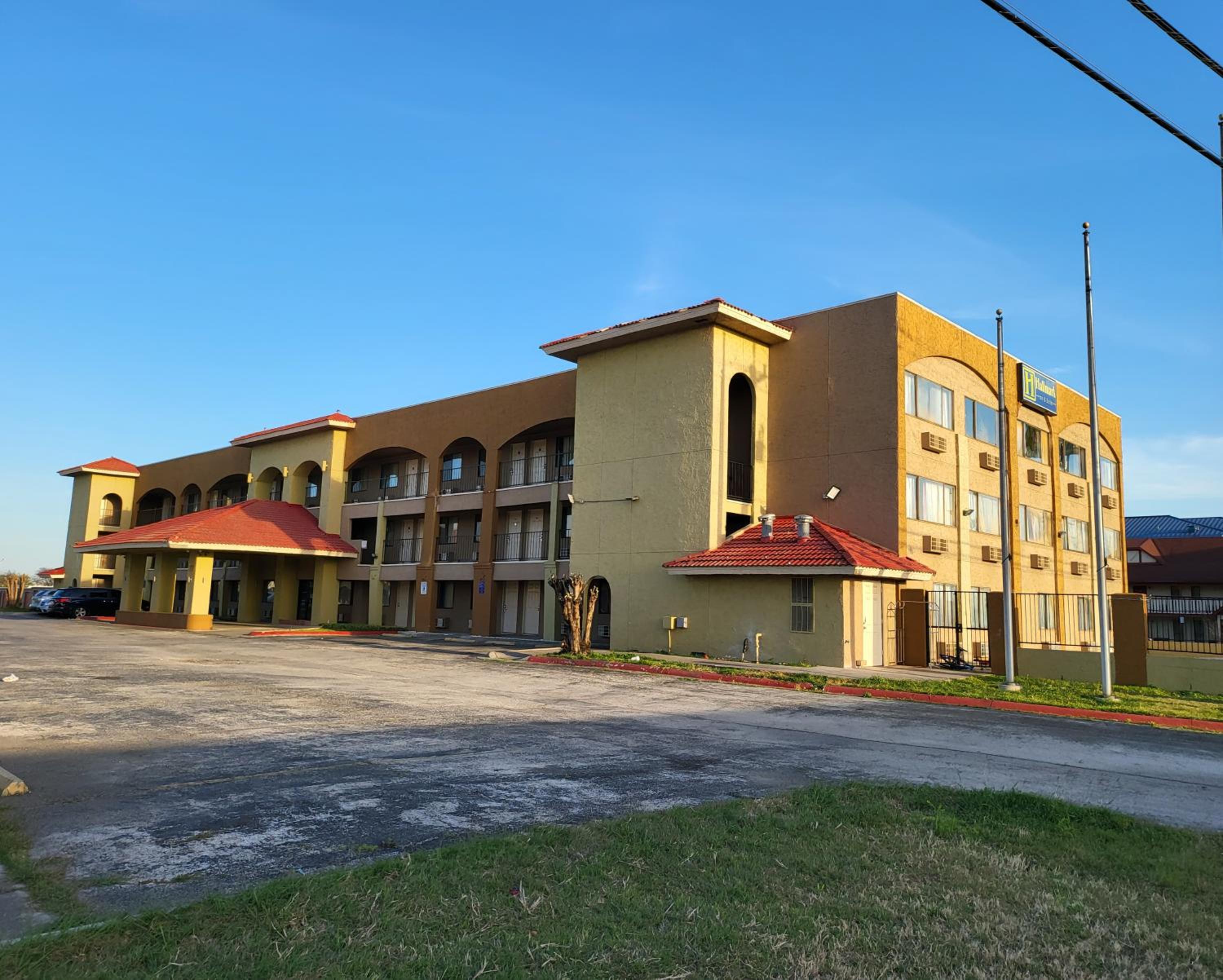 Hallmark Inn and Suites-0