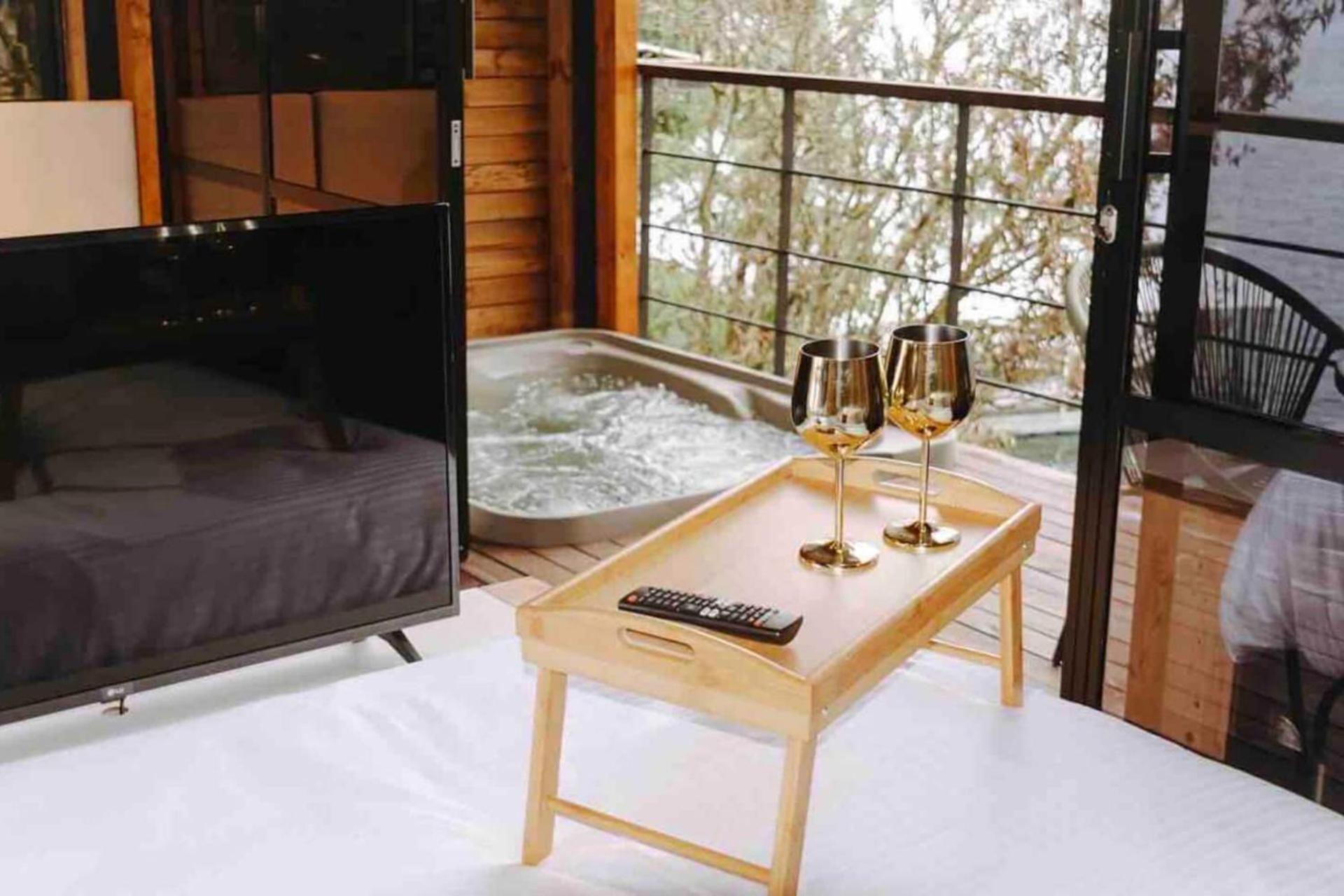 Glamping Vacacional en el Peñol con Jacuzzi Privado
