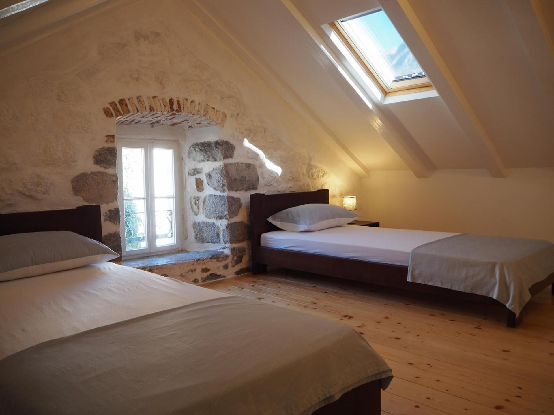 Romantic stone house by the sea **** view 4