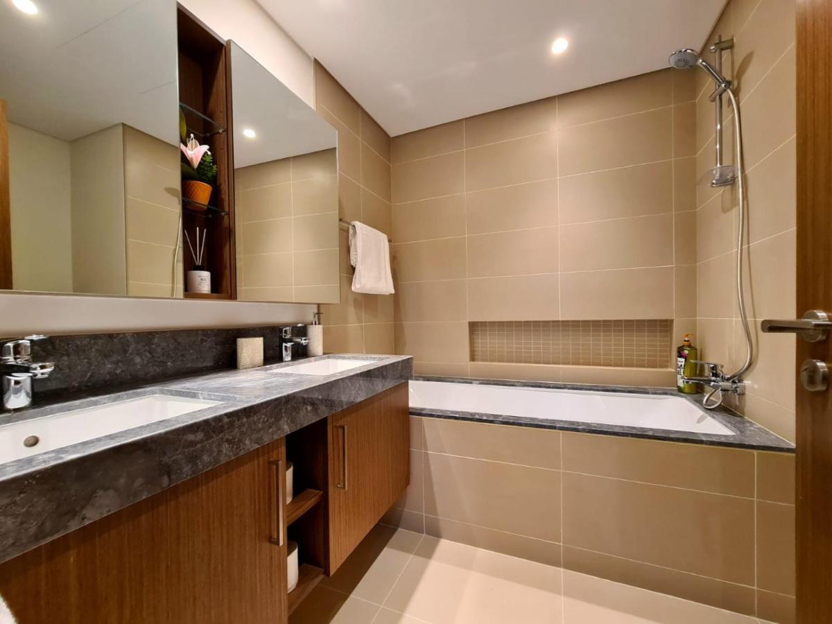 Luxury Marina Apartment 1