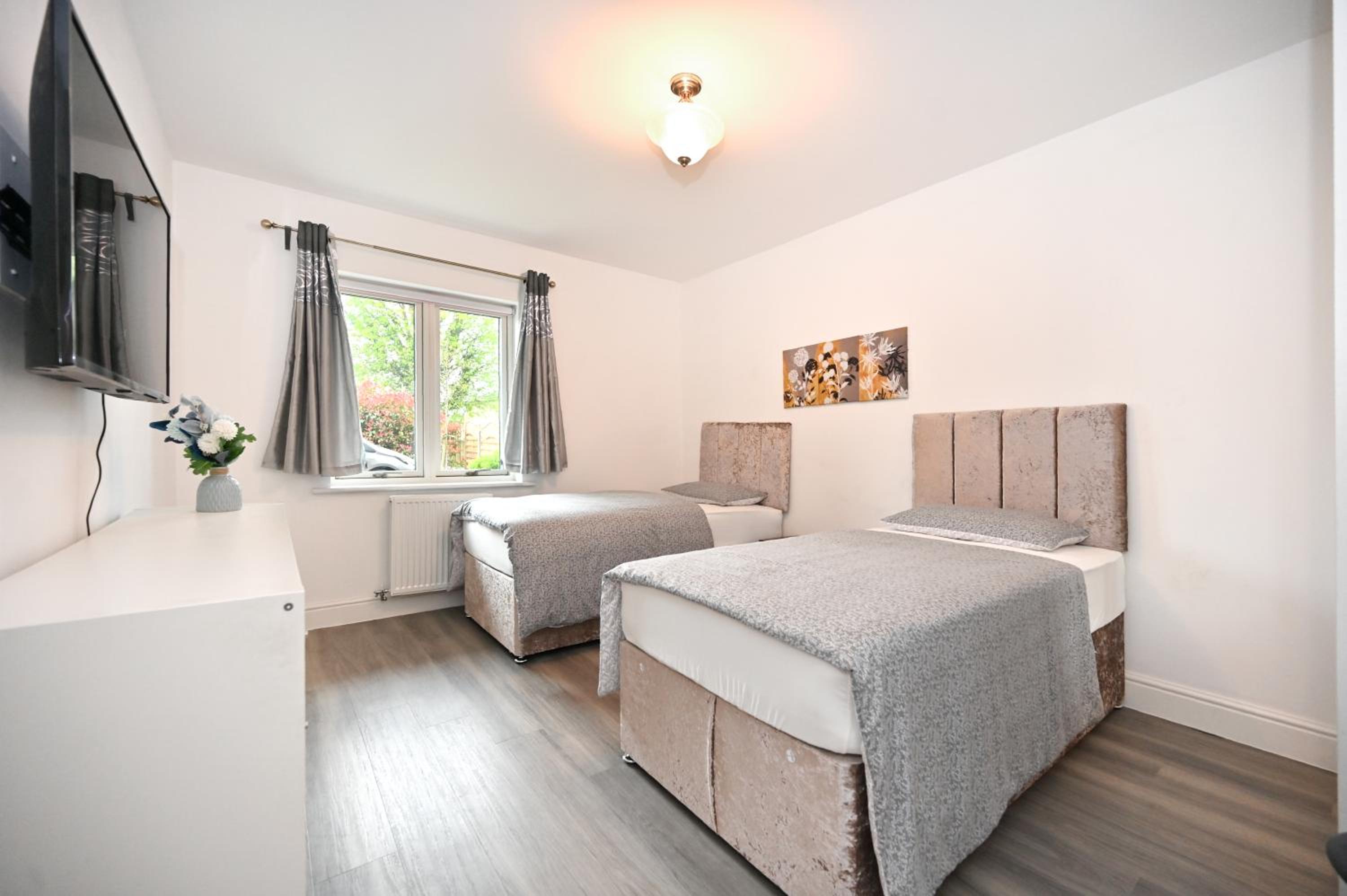 Luxury 2Bedroom - 2Bath - Prime location - Patio
