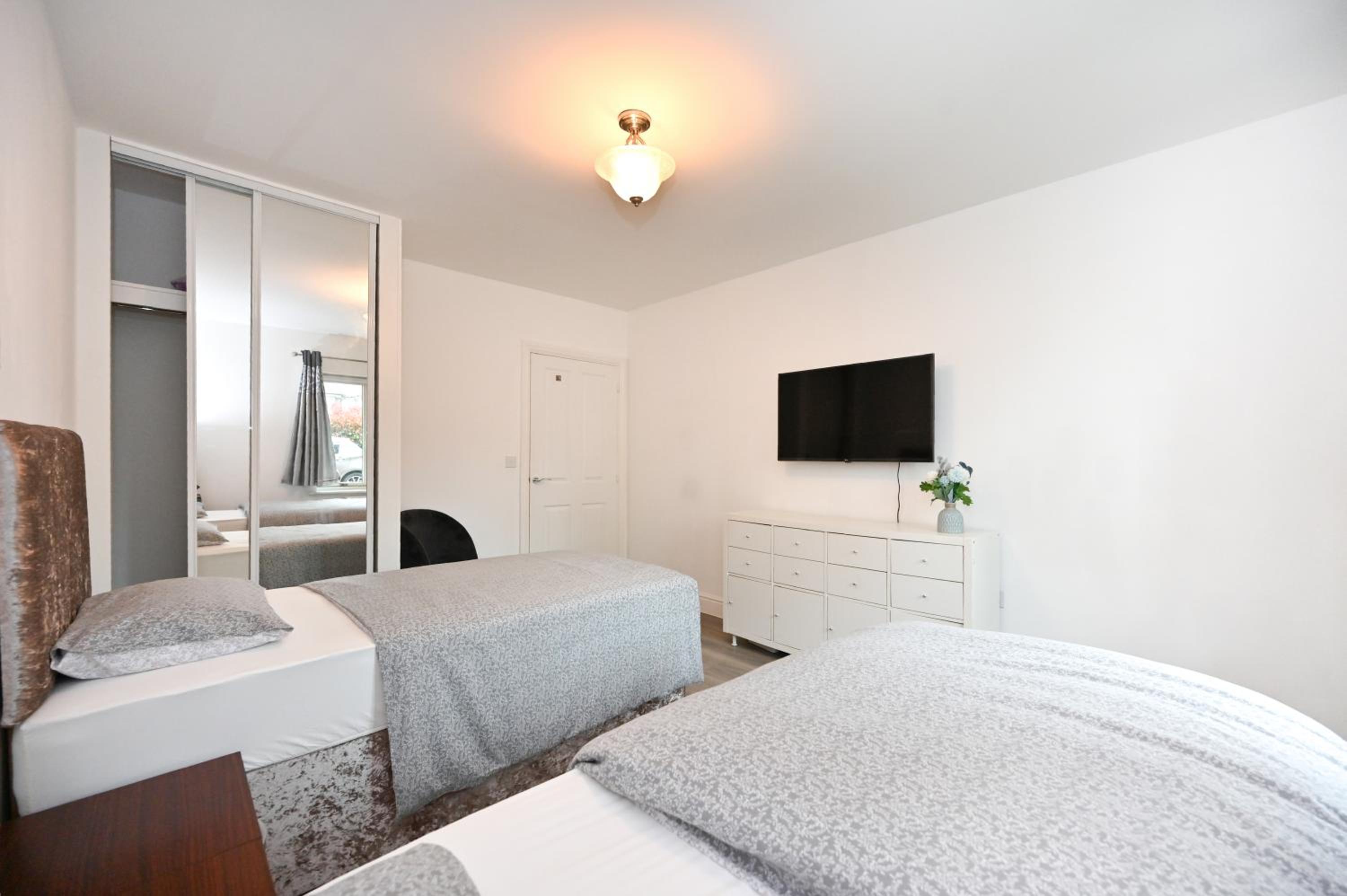 Luxury 2Bedroom - 2Bath - Prime location - Patio