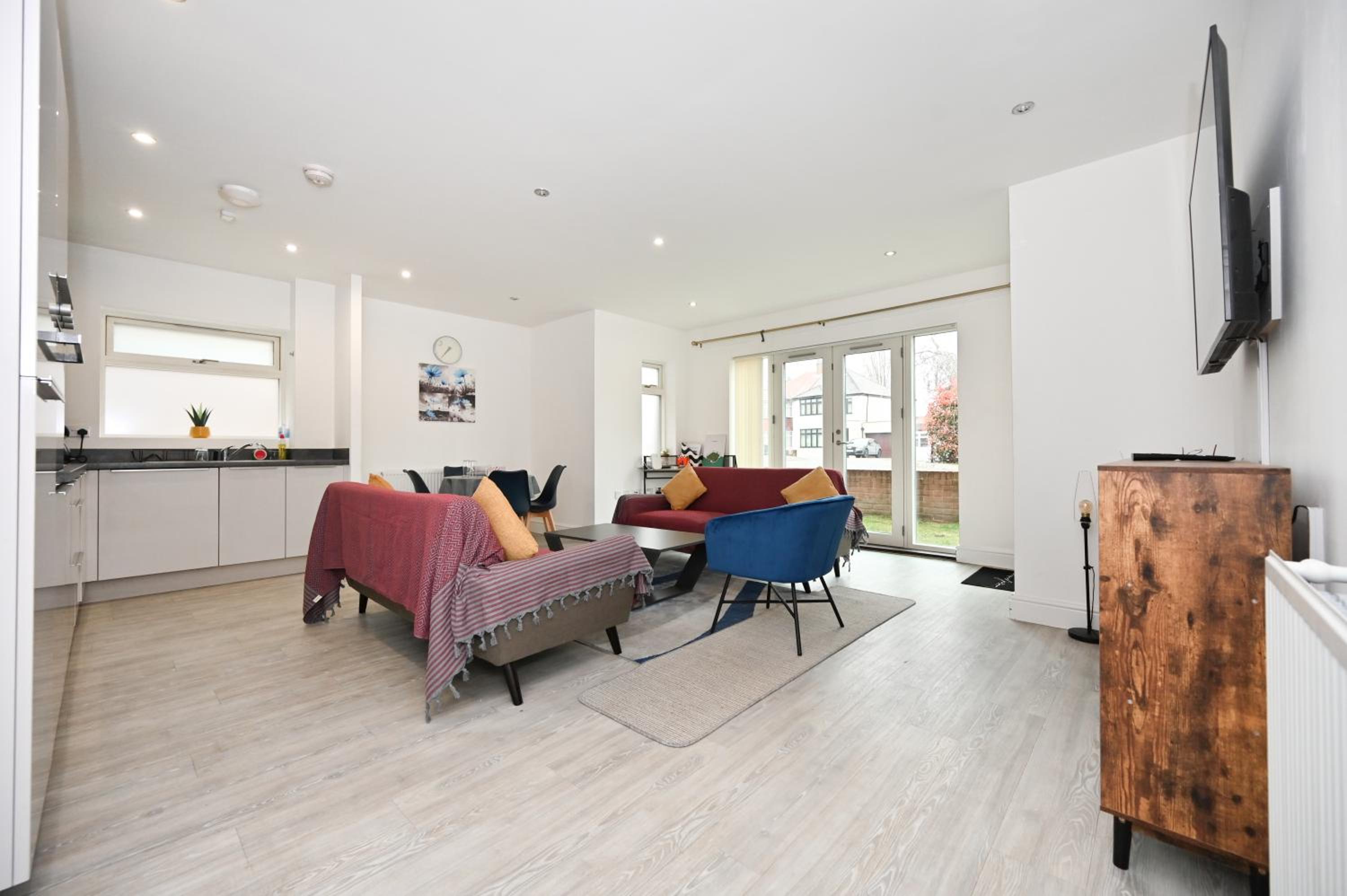 Luxury 2Bedroom - 2Bath - Prime location - Patio
