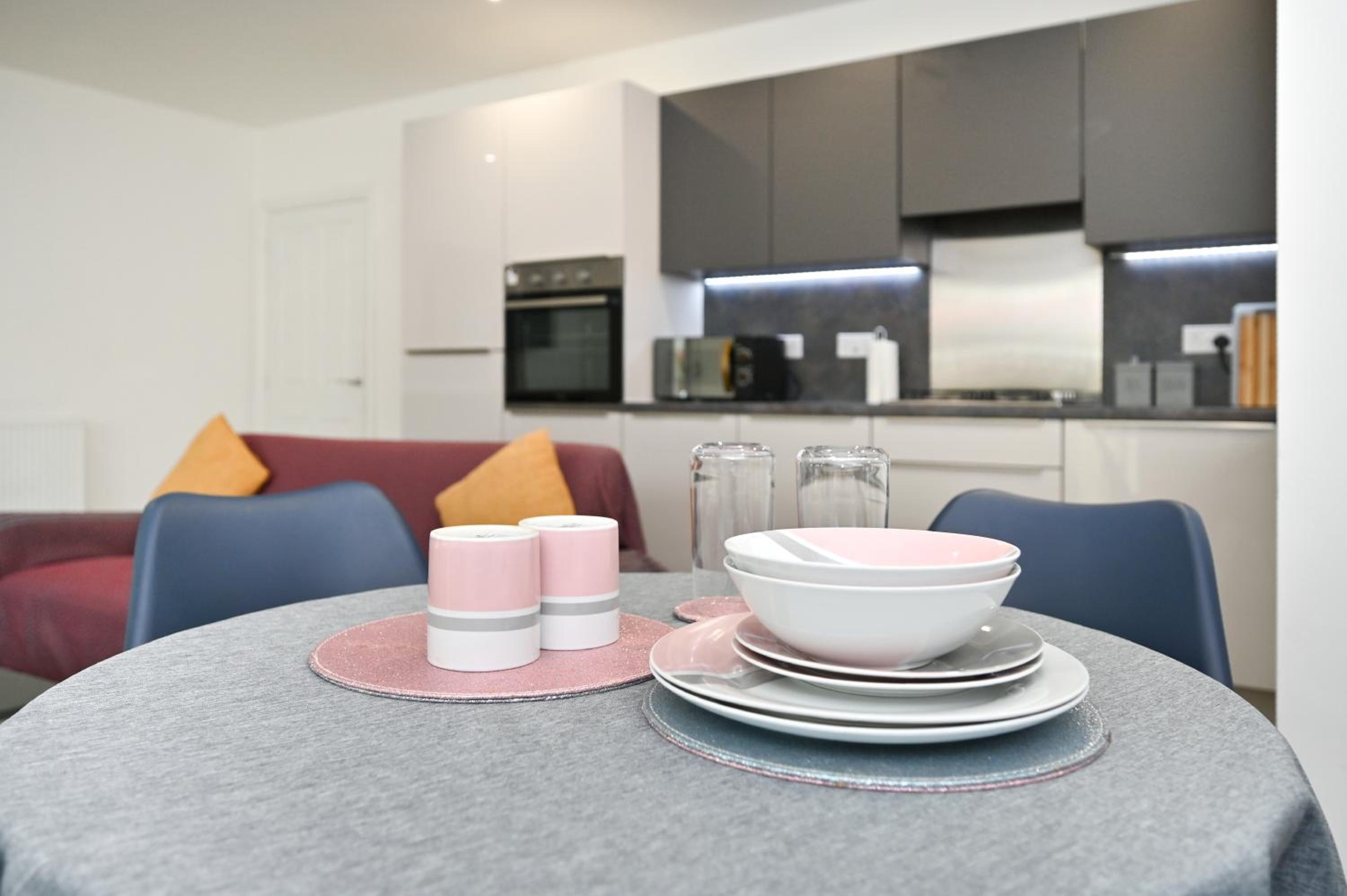 Luxury 2Bedroom - 2Bath - Prime location - Patio