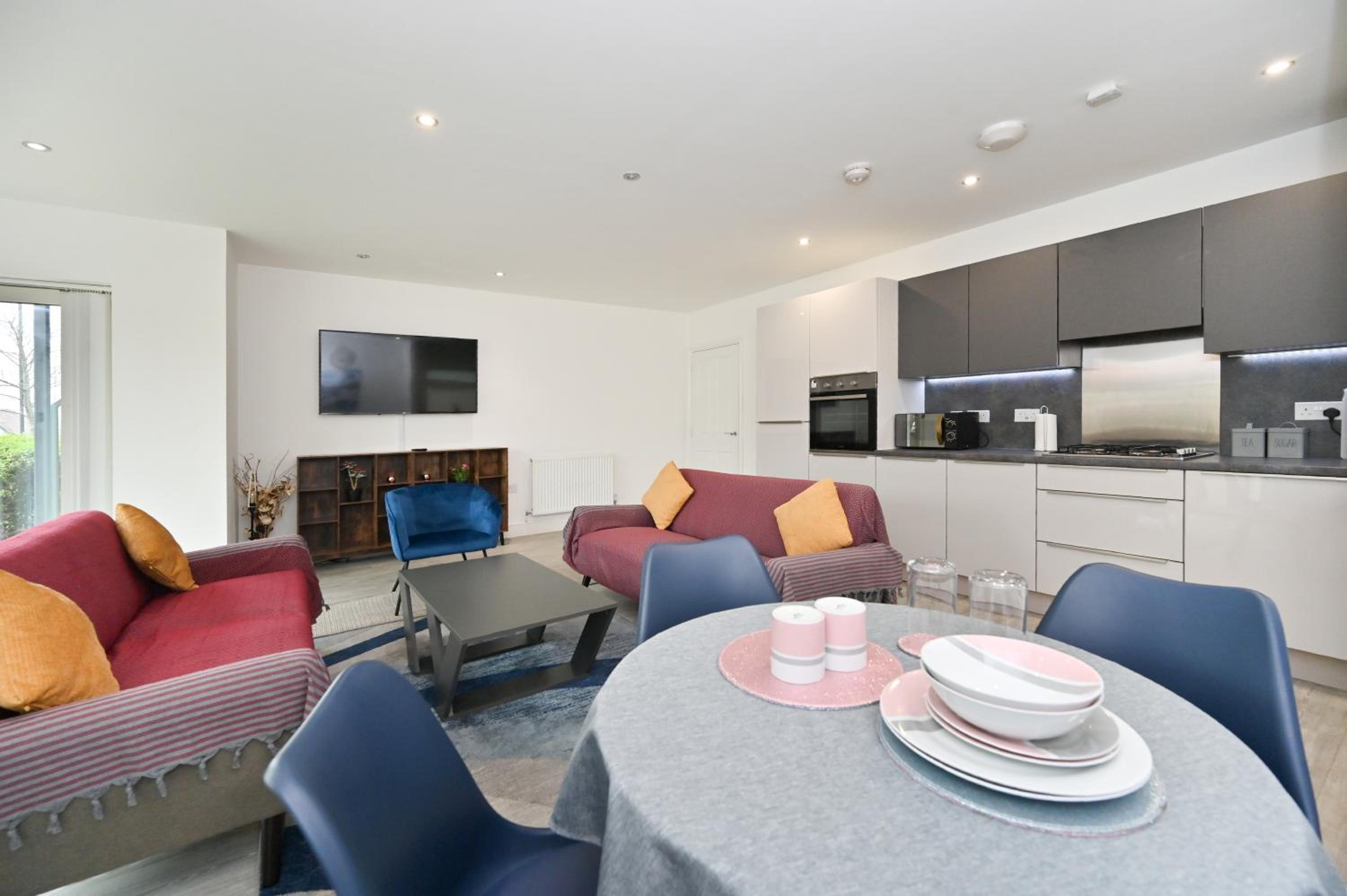 Luxury 2Bedroom - 2Bath - Prime location - Patio