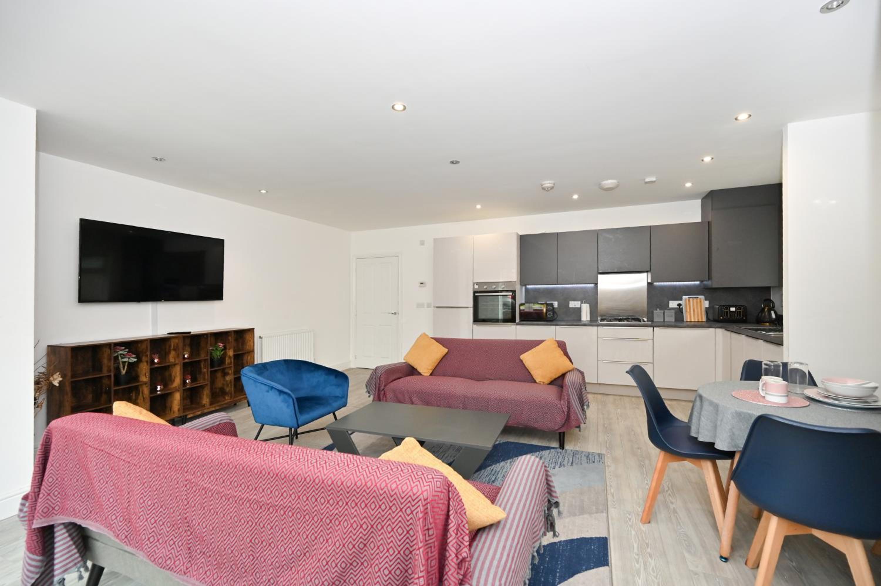 Luxury 2Bedroom - 2Bath - Prime location - Patio