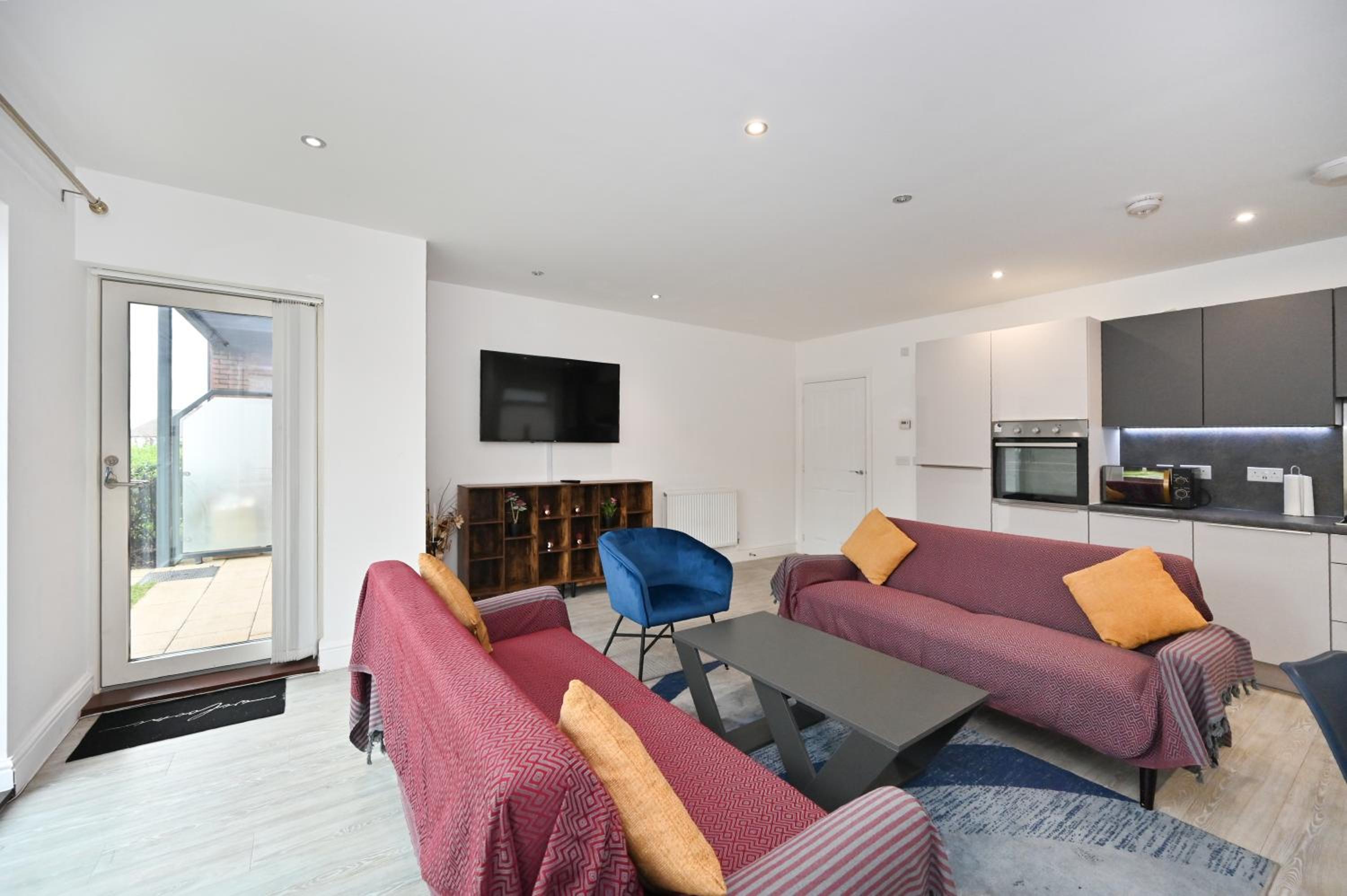 Luxury 2Bedroom - 2Bath - Prime location - Patio
