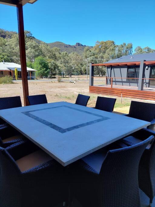 Cheeky Emu Spacious Family Accommodation Halls Gap