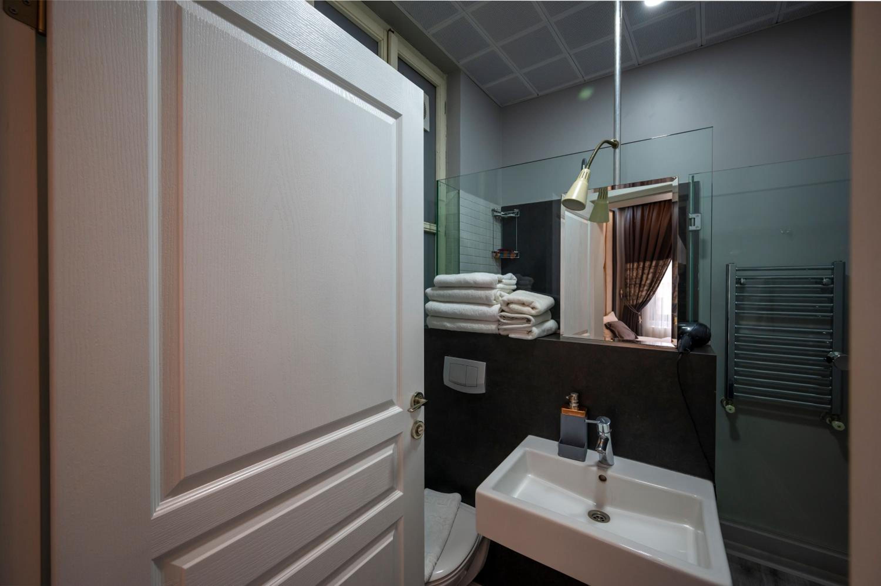 Hotel Next2 becomes Next2 Otel. - Image 11