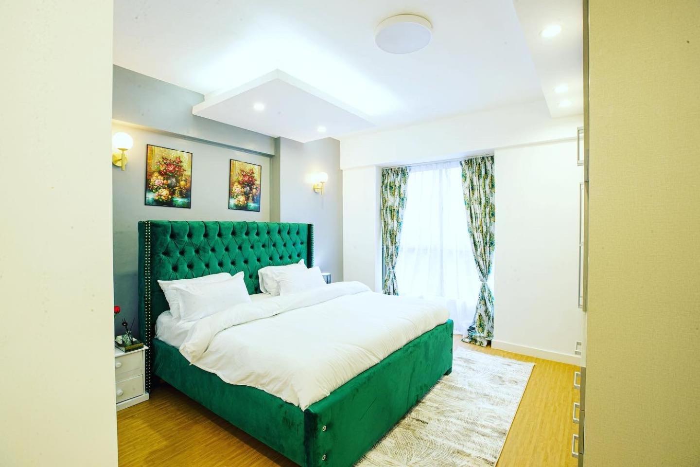 COZY 3-BEDROOM SERVICED APARTMENT IN LAVINGTON BY COZY HOMEs