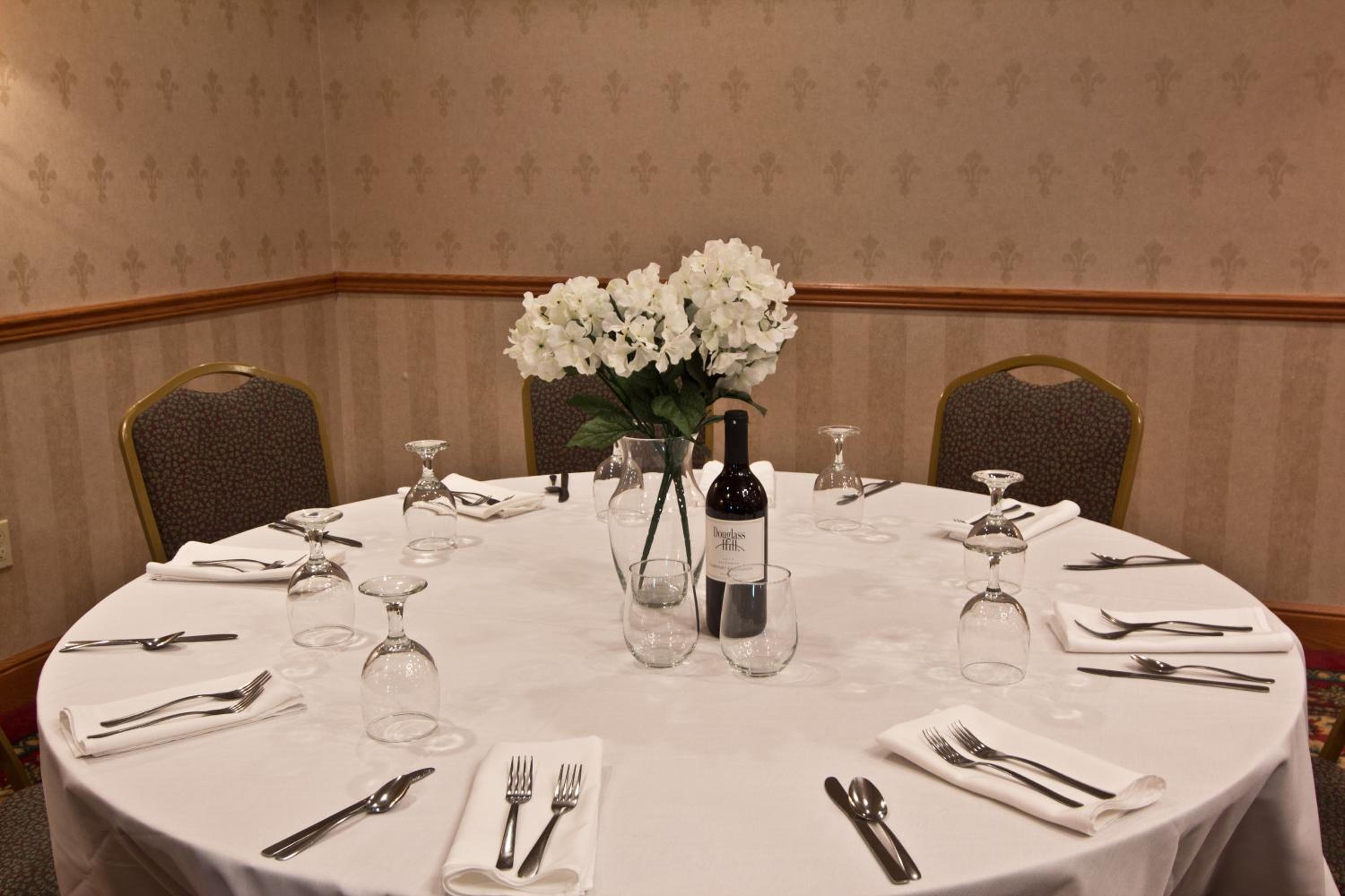 Coshocton Village Inn Suites - Property Image 6