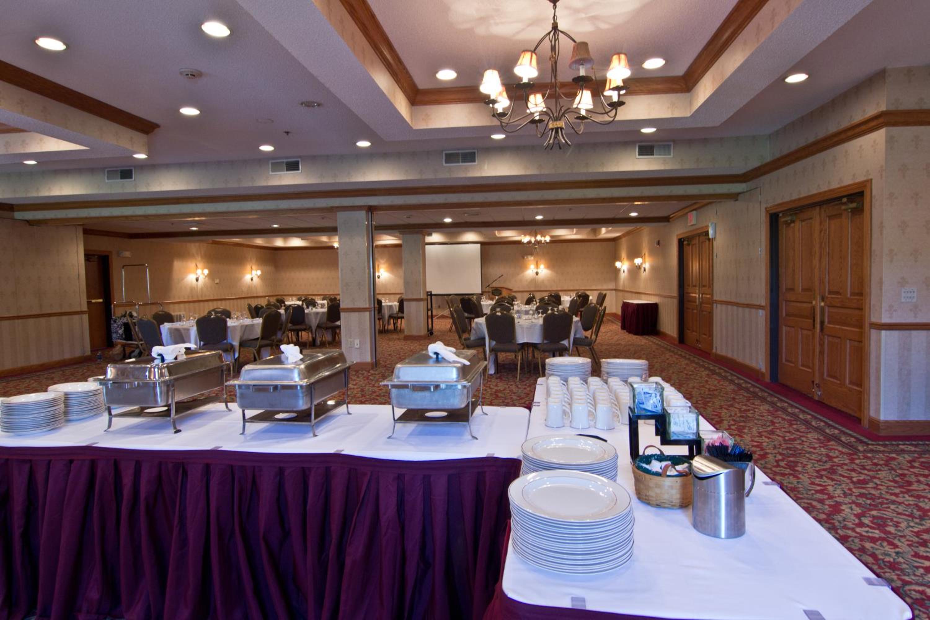 Coshocton Village Inn Suites - Property Image 2