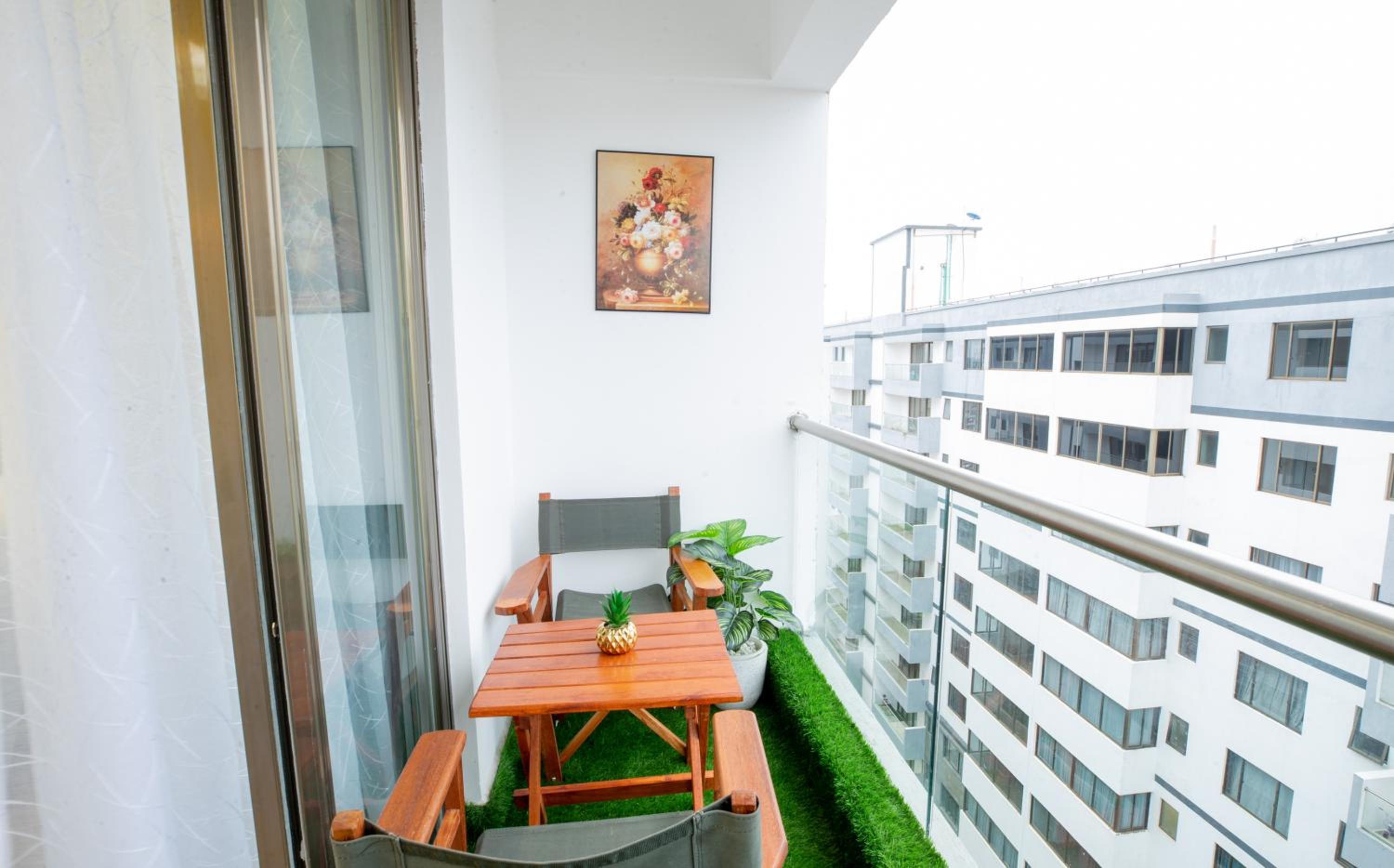 COZY 3-BEDROOM SERVICED APARTMENT IN LAVINGTON BY COZY HOMEs