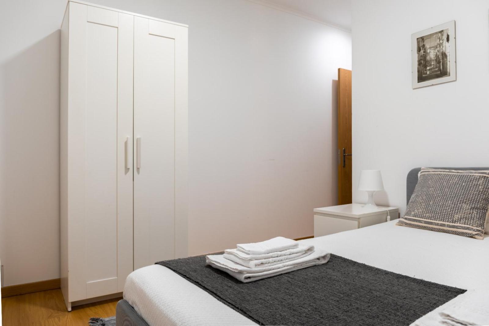 Entrecampos - Two bedroom apartment with Terrace view 2