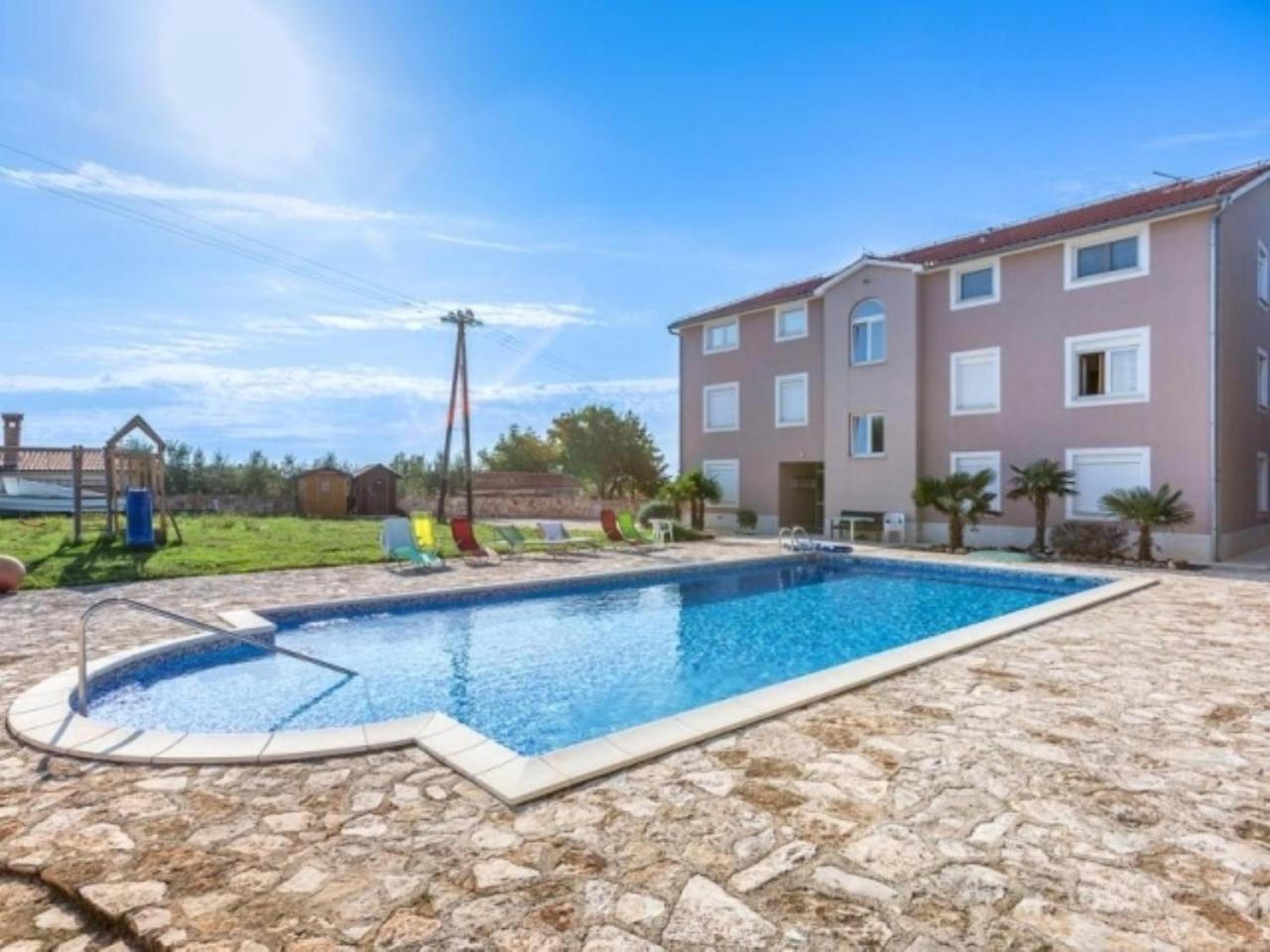 Pool Medulin House view 3