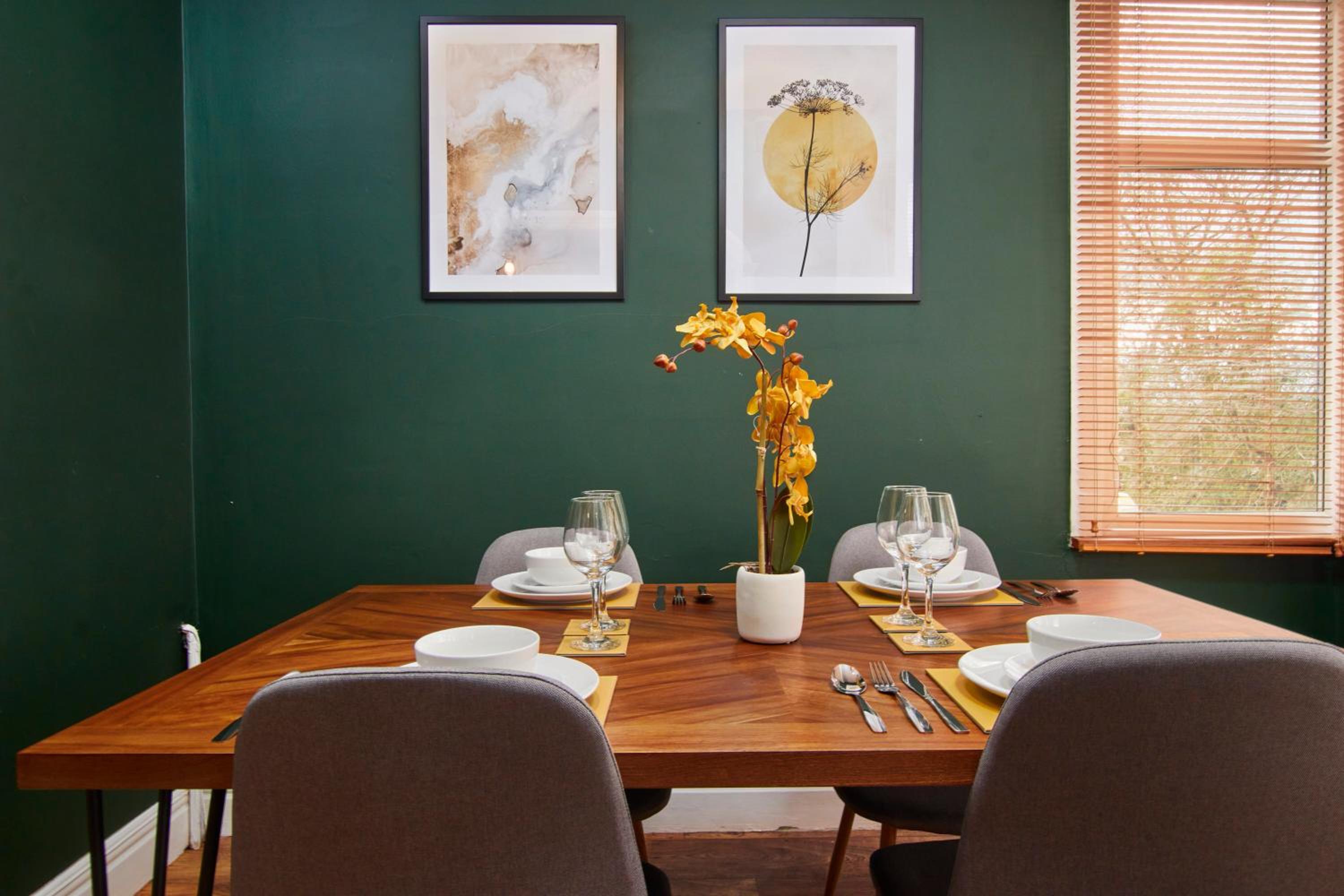 Gateshead Vacations - Stylish 2 Bedroom Flat - Close To Newcastle City Centre - Property Image 5