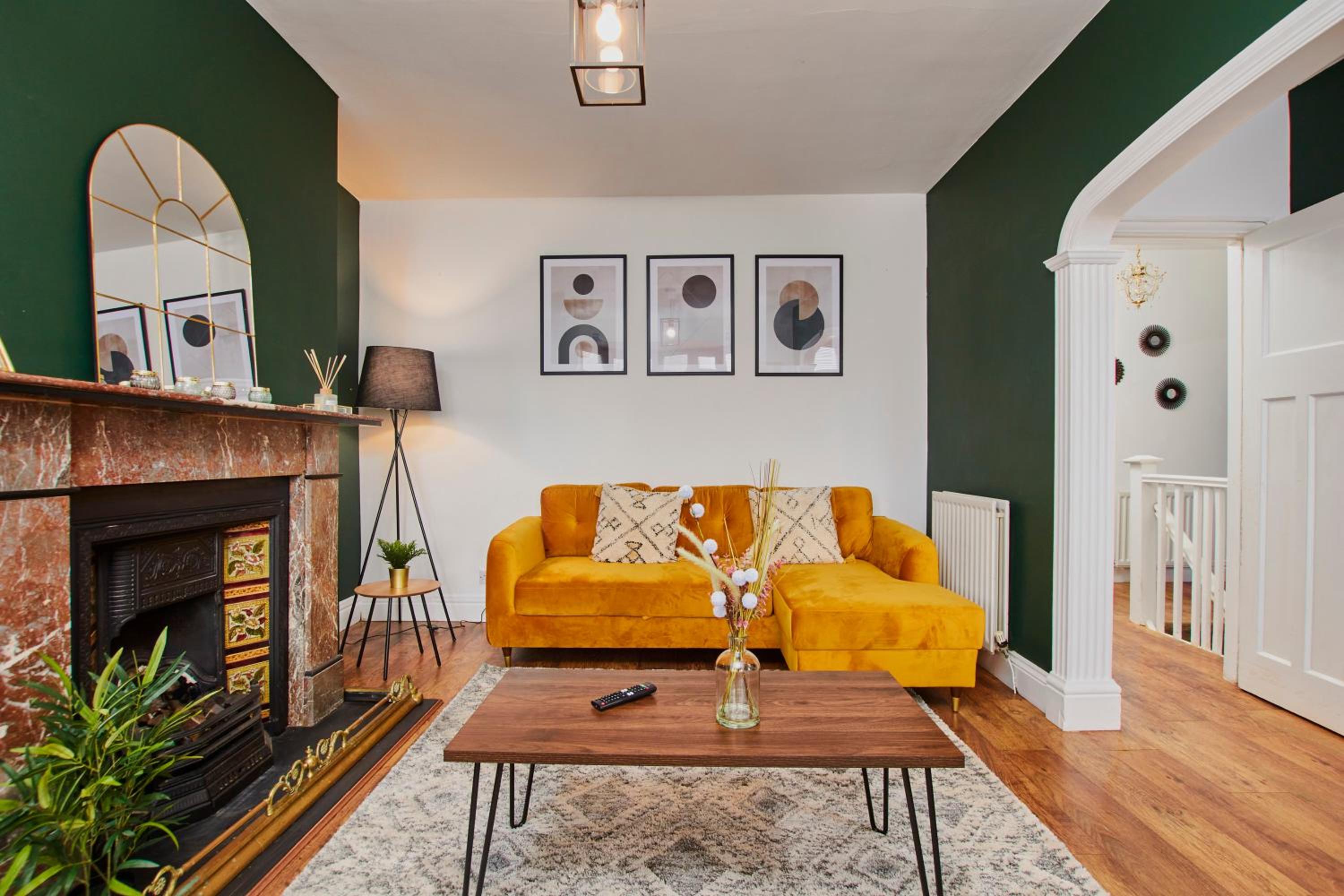 Gateshead Vacations - Stylish 2 Bedroom Flat - Close To Newcastle City Centre - Property Image 2