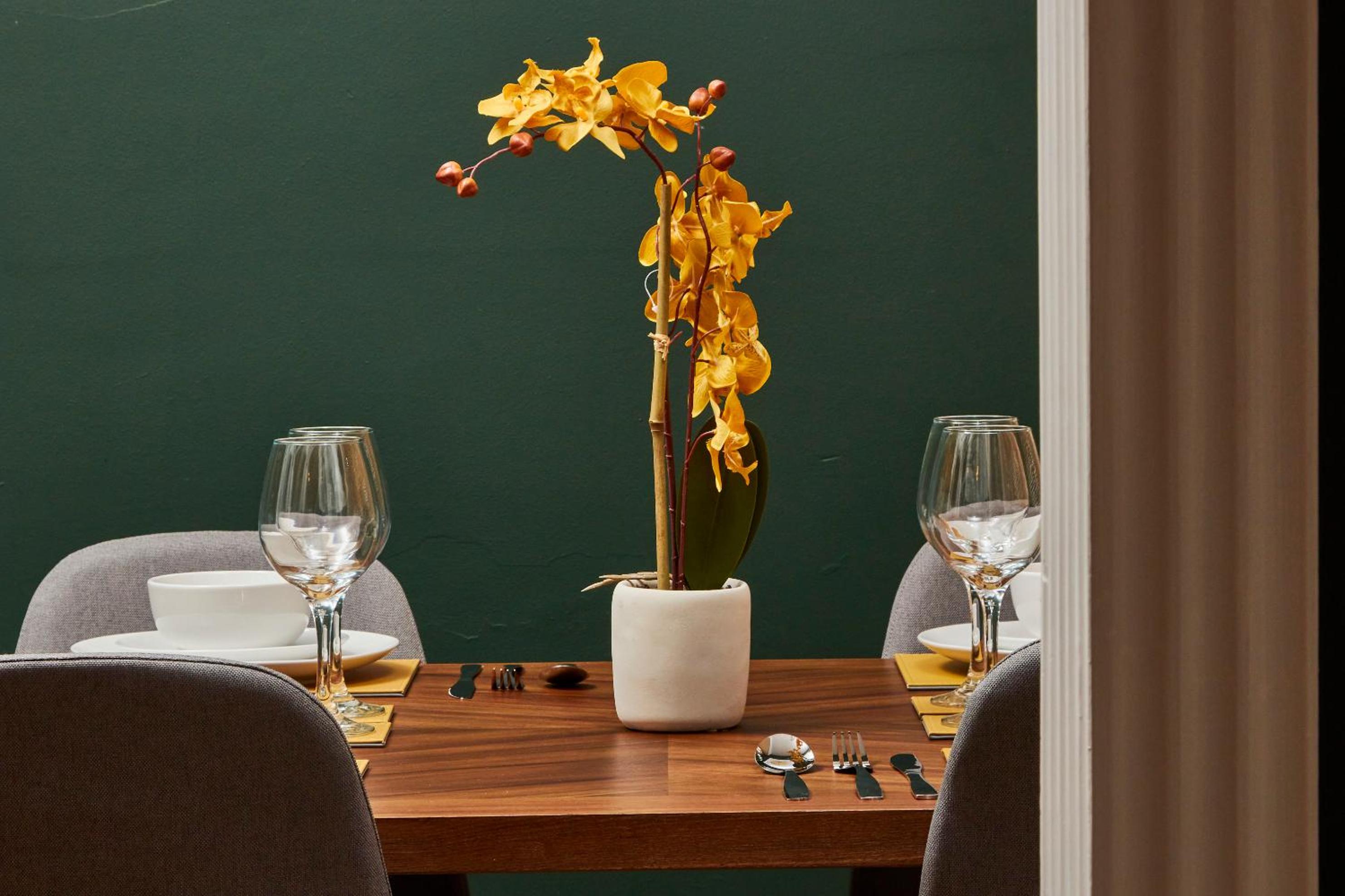 Gateshead Vacations - Stylish 2 Bedroom Flat - Close To Newcastle City Centre - Property Image 3