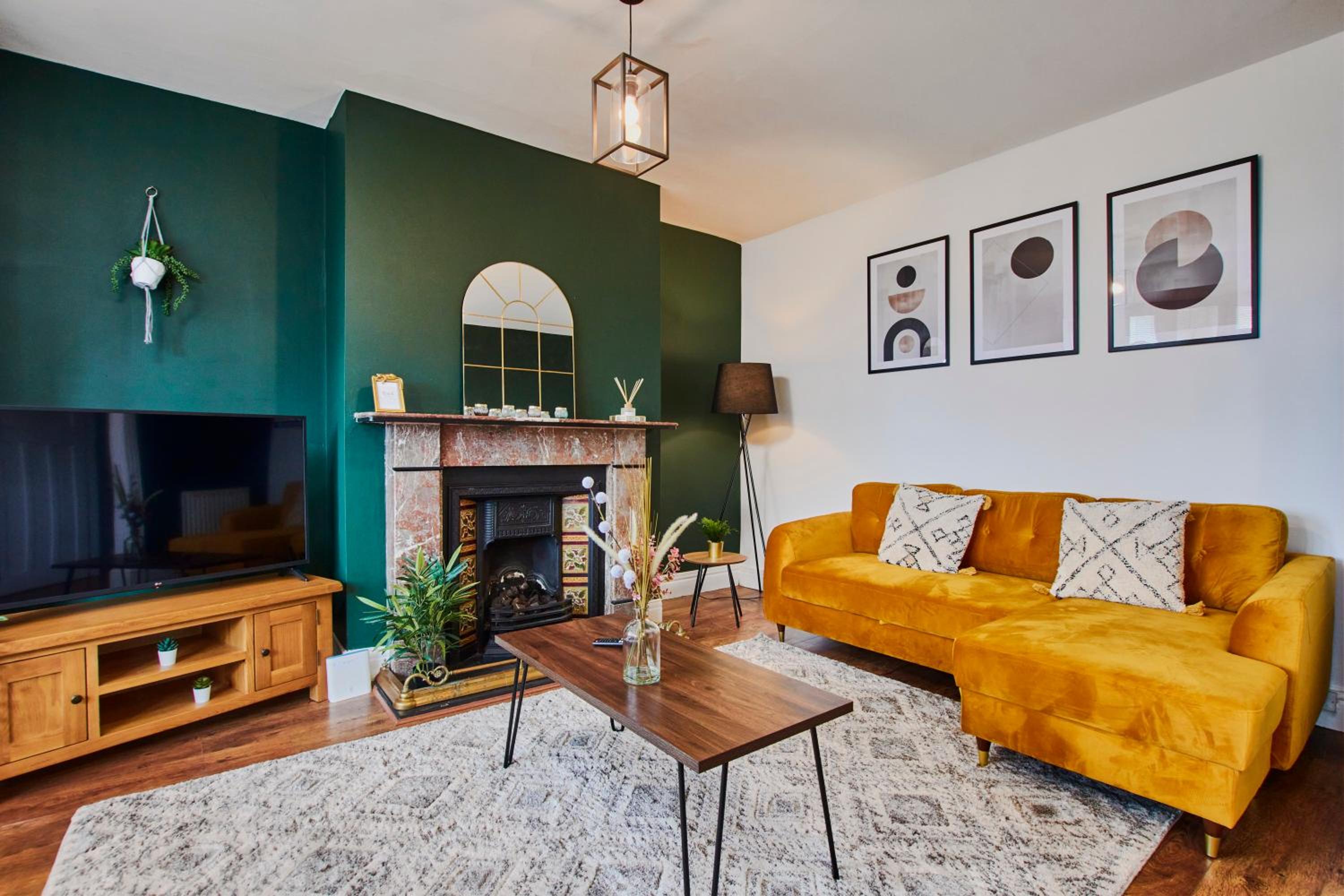 Gateshead Vacations - Stylish 2 Bedroom Flat - Close To Newcastle City Centre - Property Image 1