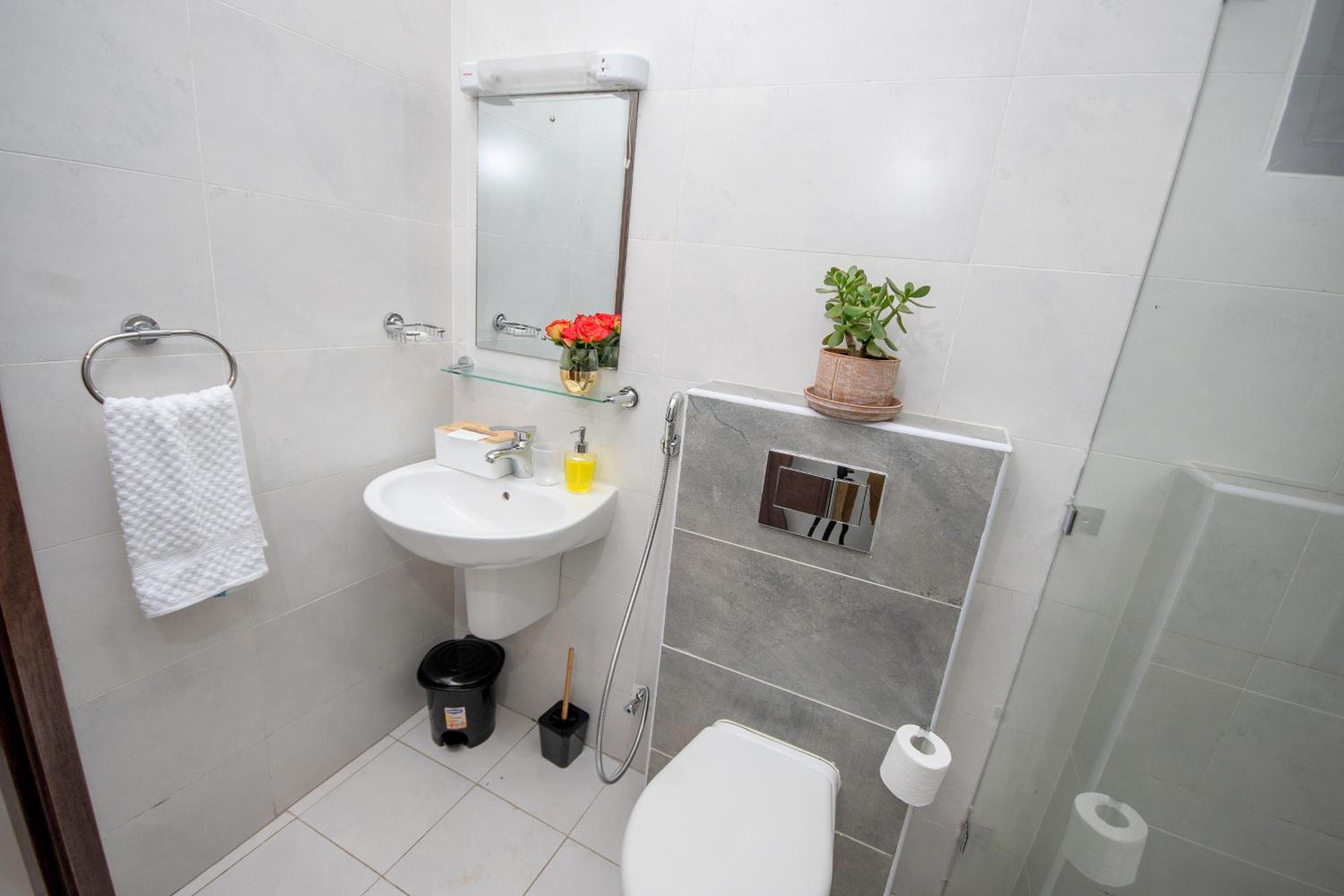 Modern luxury one bedroom furnished apartment in Kilimani, Nairobi, Kenya view 5
