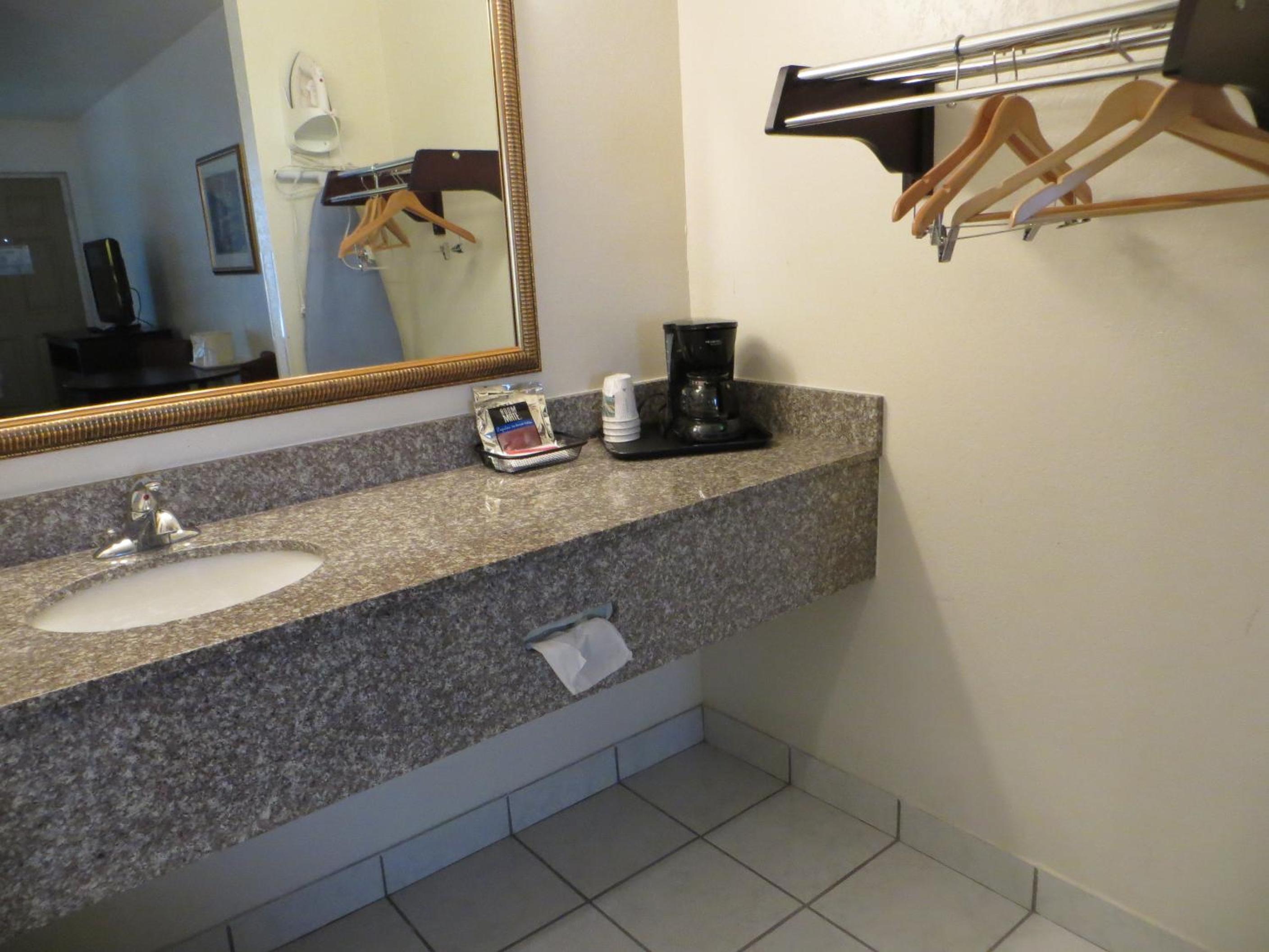 Cave City Vacations - Days Inn by Wyndham Cave City - Property Image 8