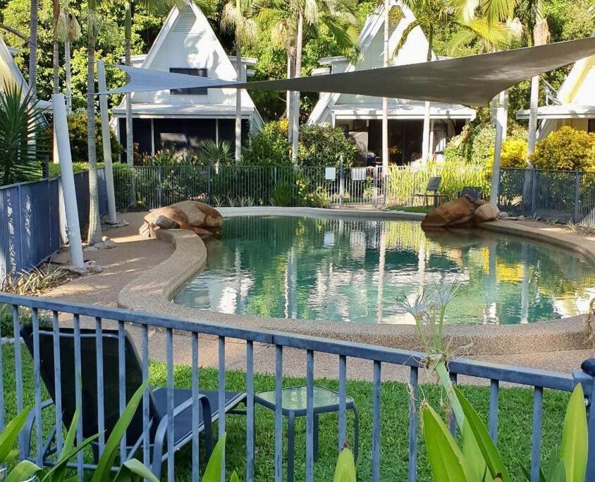 Magnetic Diamond - Gorgeous Holiday Chalet view 2