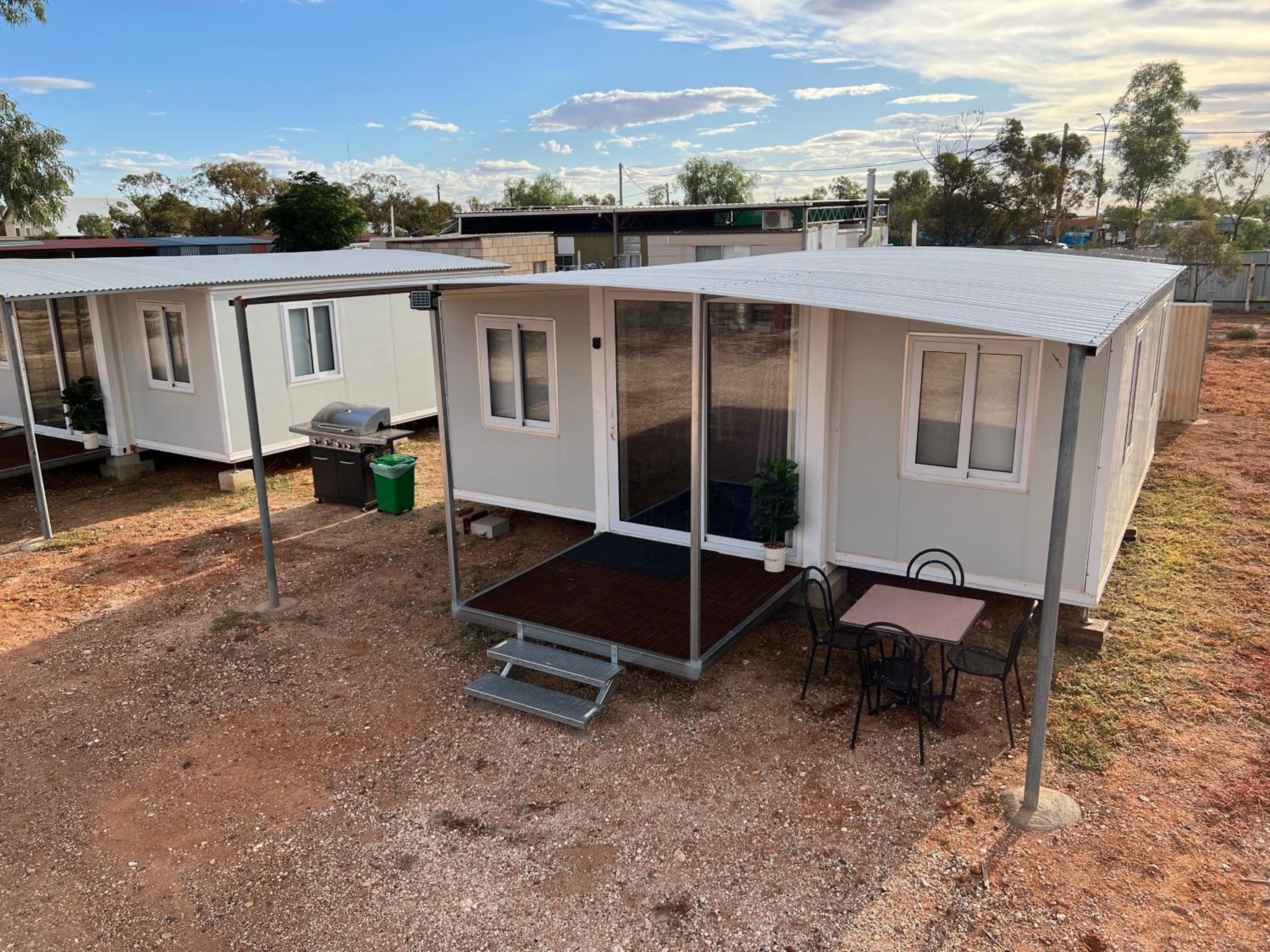White Cliffs Self Contained Cabin Accommodation