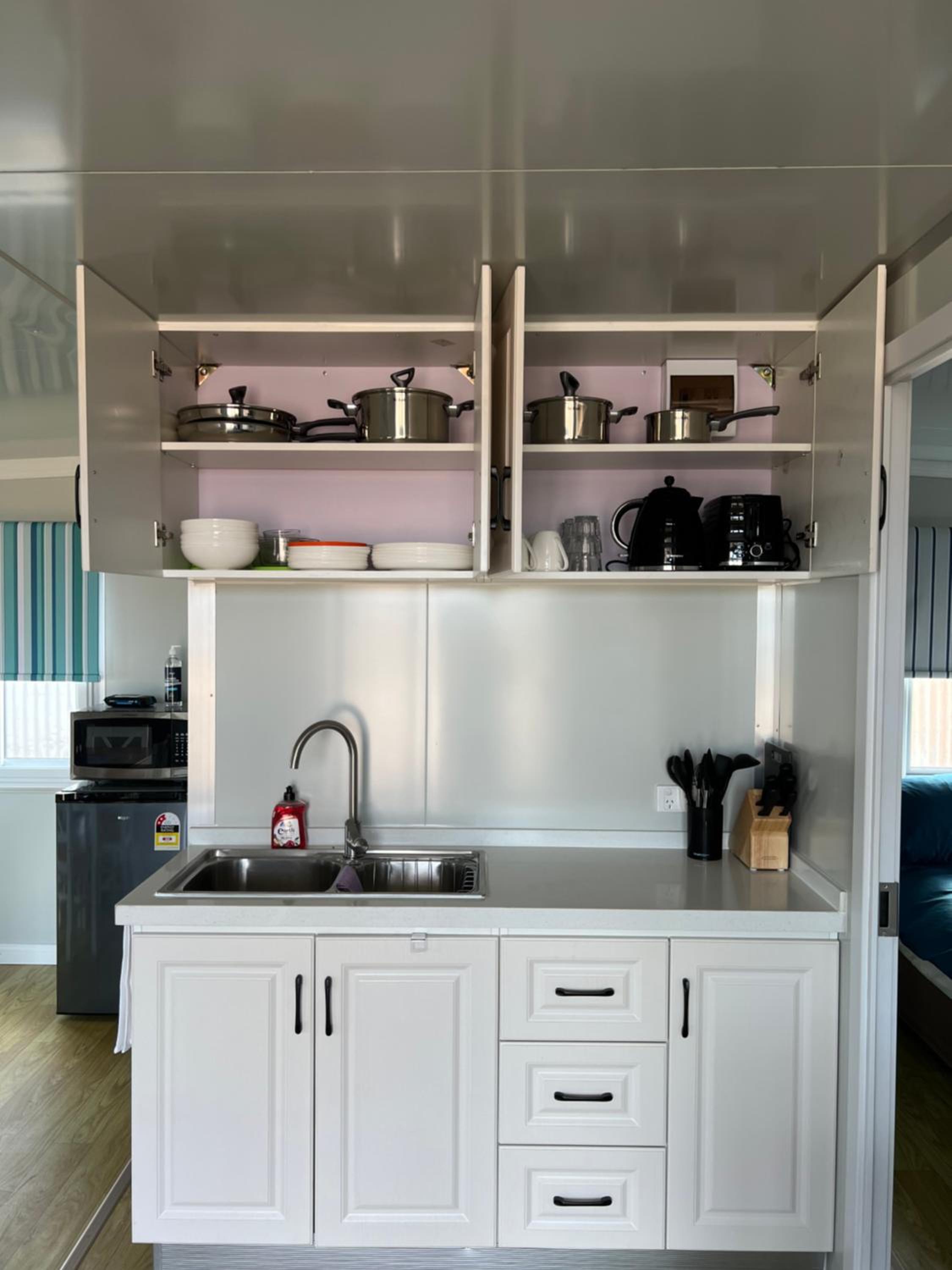 White Cliffs Self Contained Cabin Accommodation
