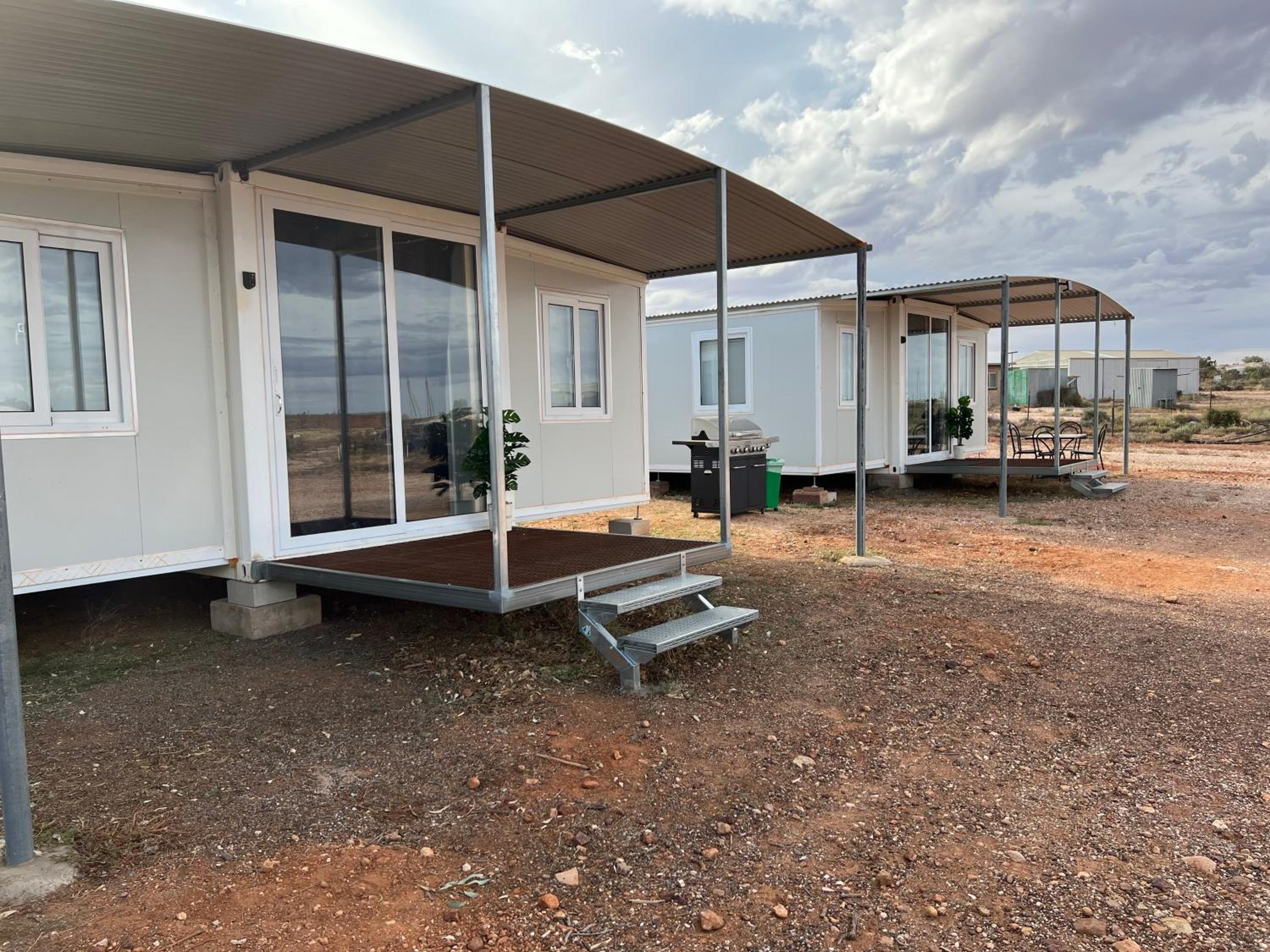 White Cliffs Self Contained Cabin Accommodation