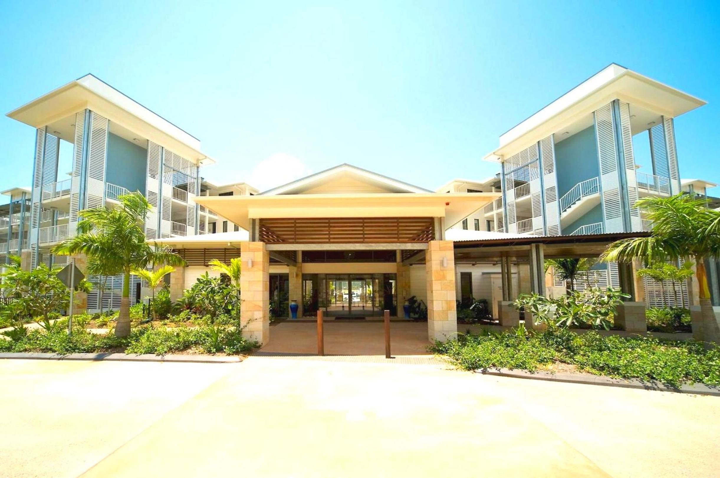 Hotel Absolute Luxury Marina Lifestyle at The Port of Airlie Beach - Image 1