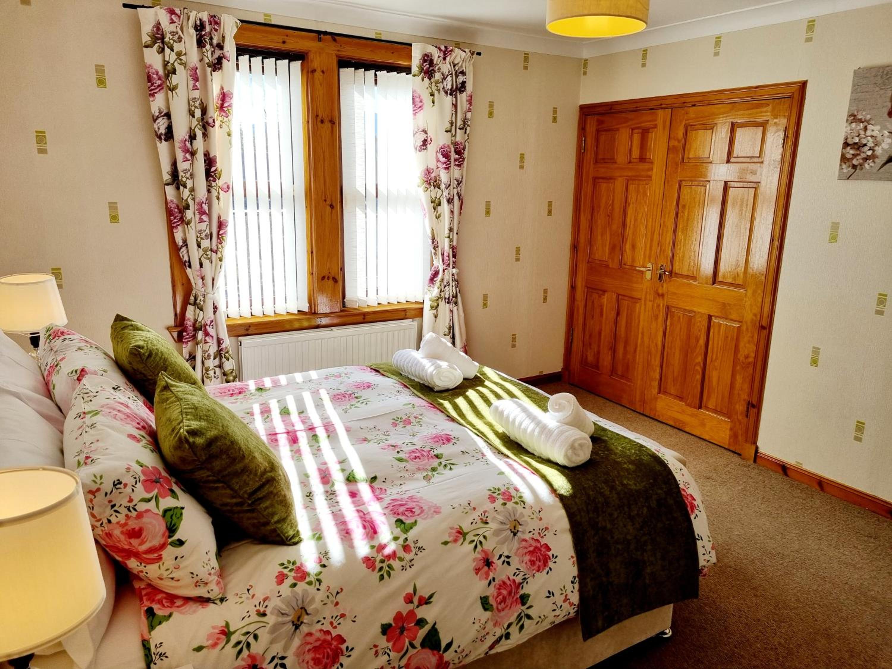 Inverness City 3 bedroom house free parking view 2