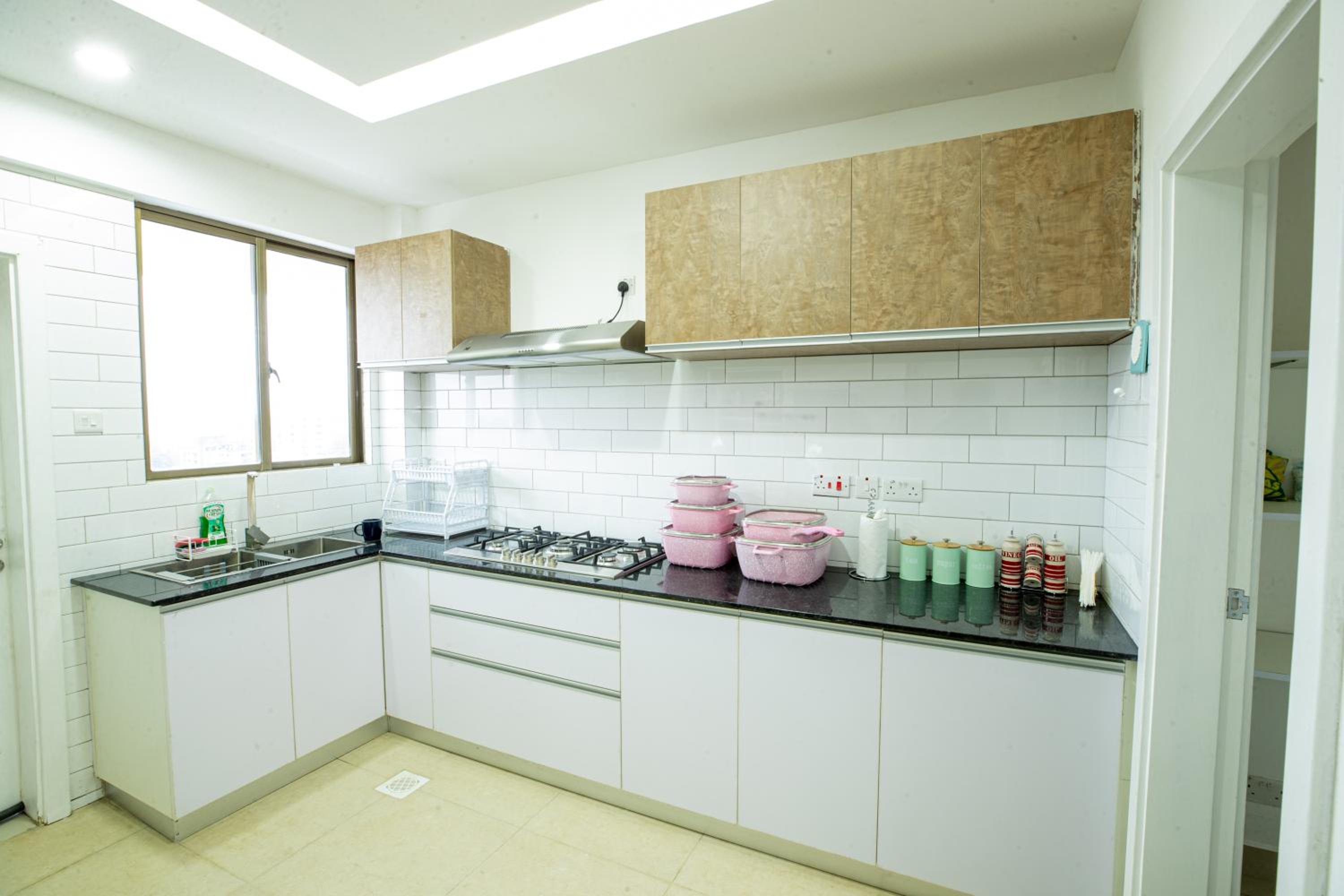 COZY 3-BEDROOM SERVICED APARTMENT IN LAVINGTON BY COZY HOMEs