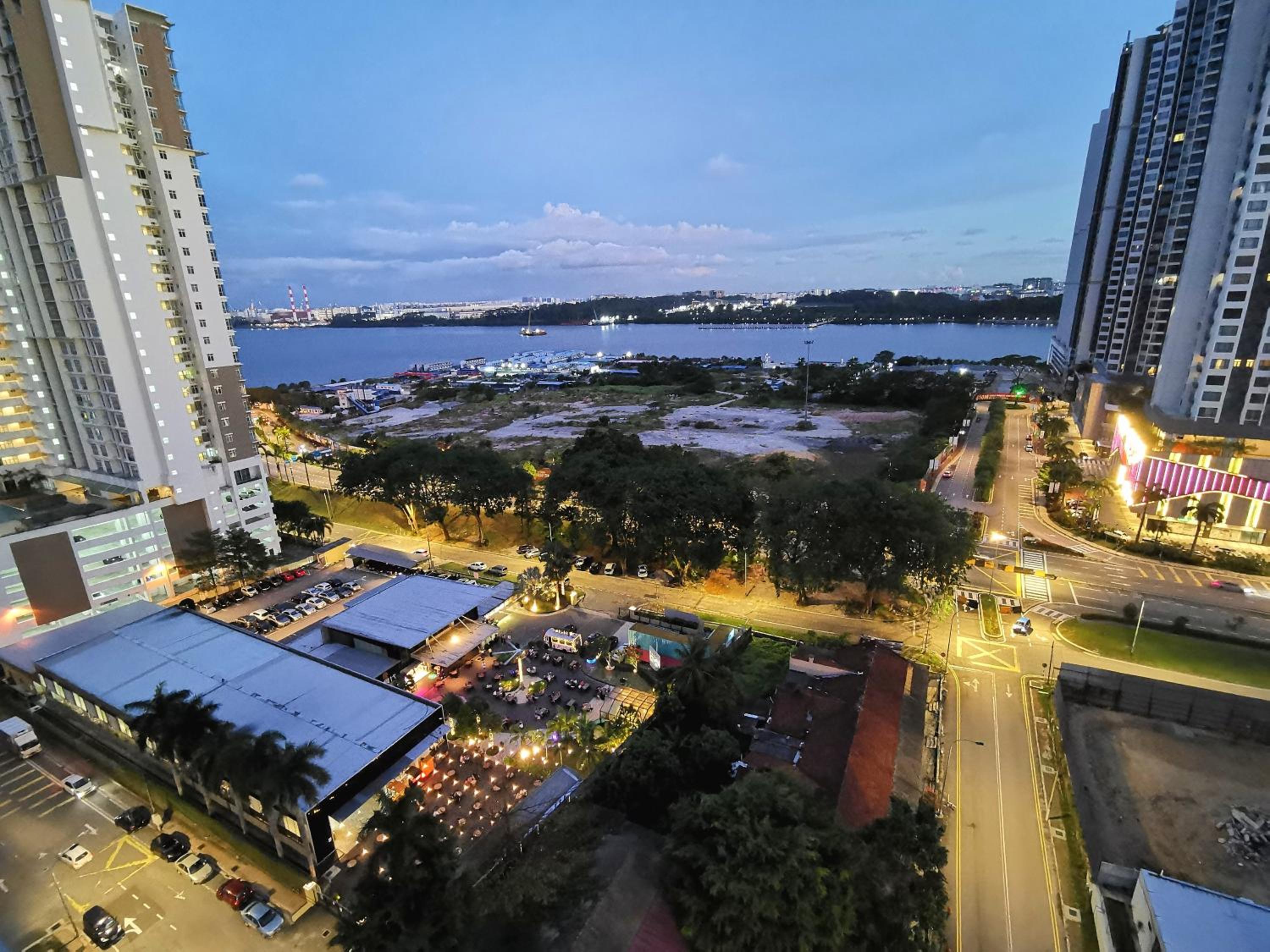 Artsy Homestay in JB Town Center Near FoodCourt, Malls & Grocery