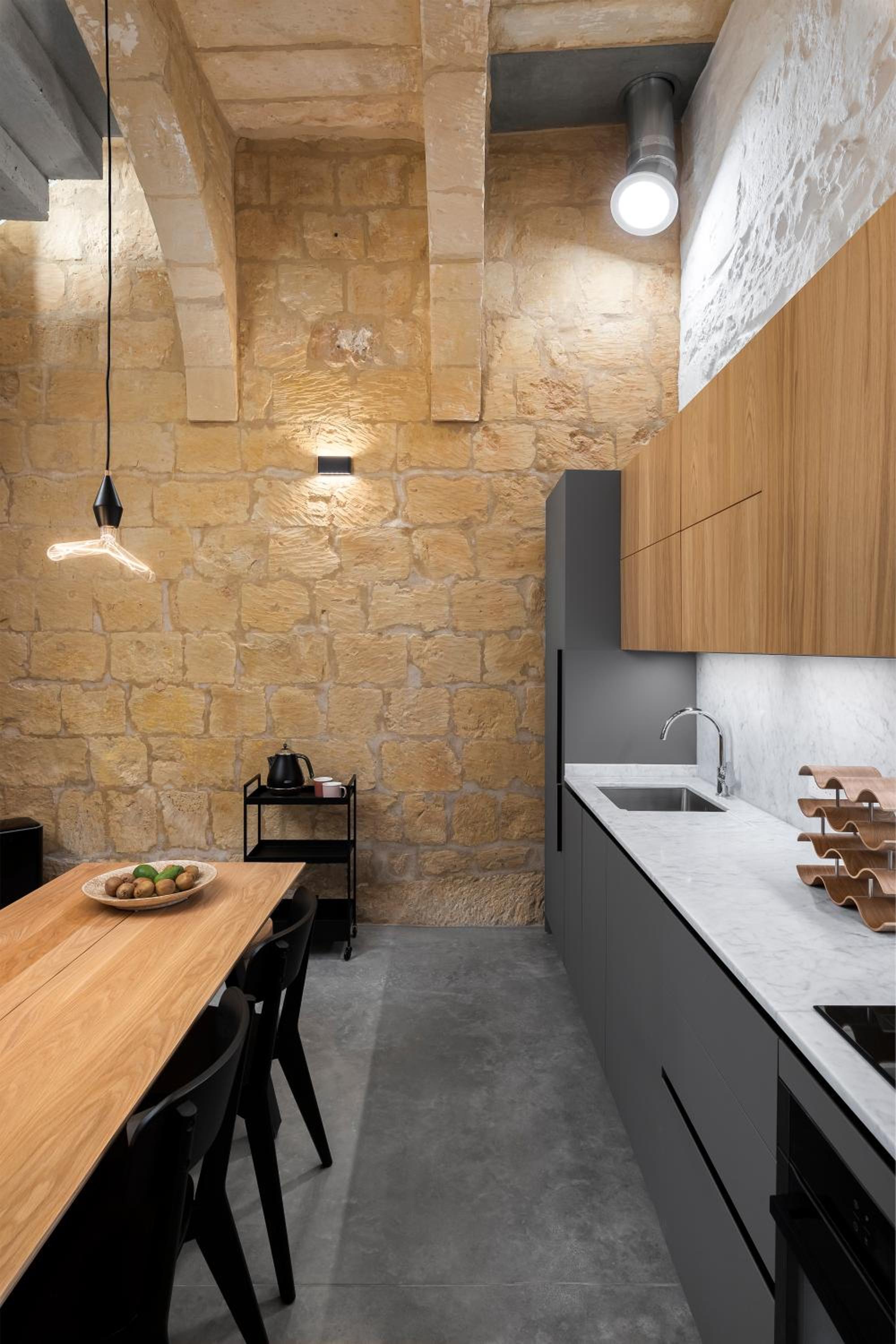 NUMRU 27 Expertly restored small house of character view 2