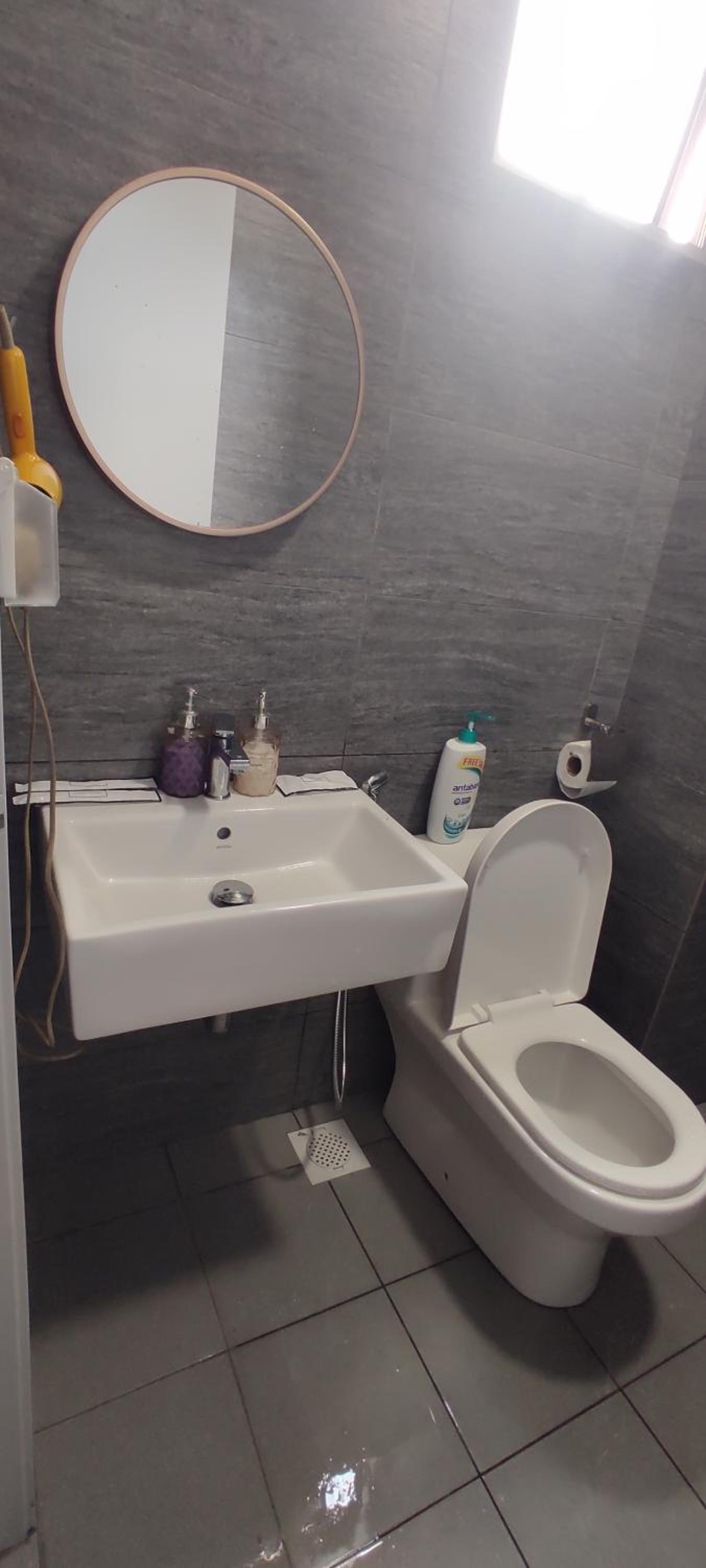Bukit Rimau Instagrammable 2 Bedroom Apartment With Pool View up to 5 PAX view 3