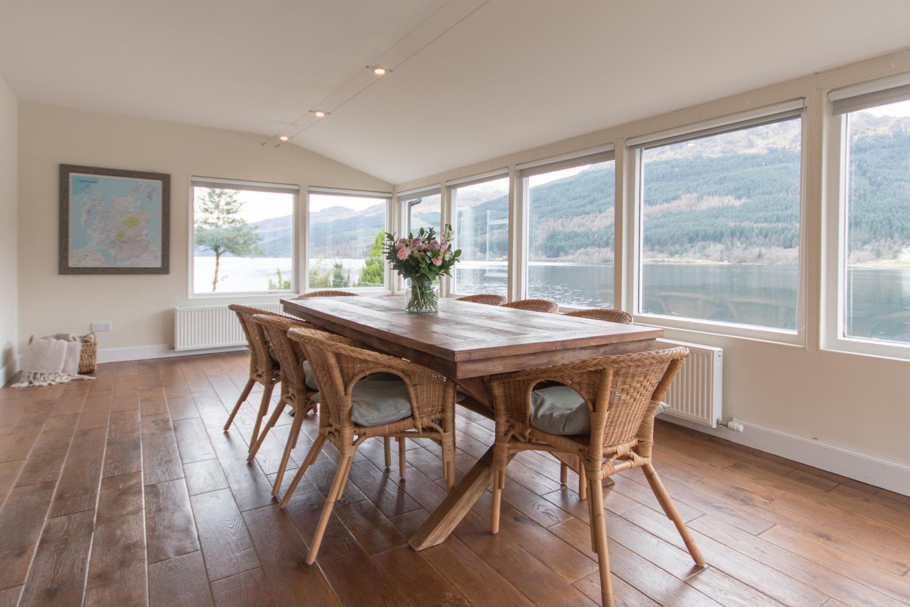 Rossmay House - 4 Bedroom Scottish Villa with waterfront / mountain views view 3