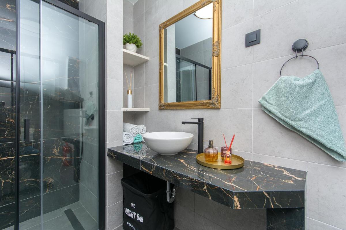 Sapphire Studio Apartment with FREE PRIVATE PARKING