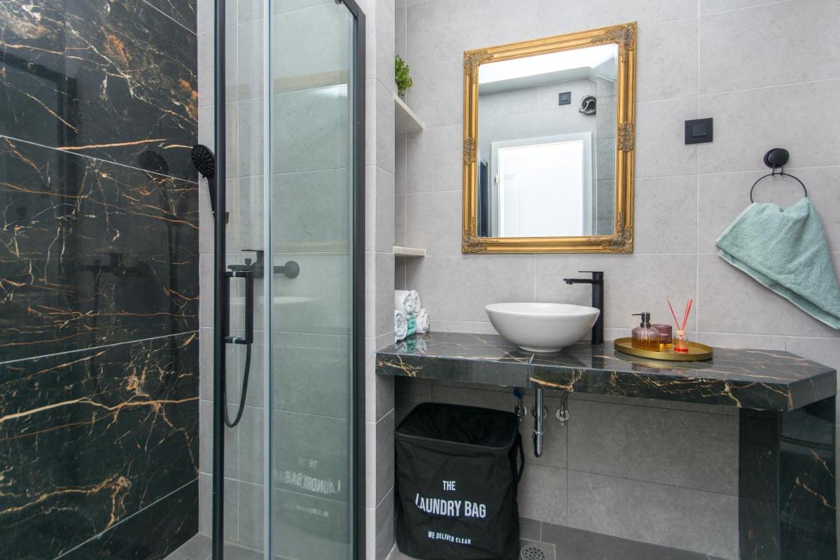 Sapphire Studio Apartment with FREE PRIVATE PARKING